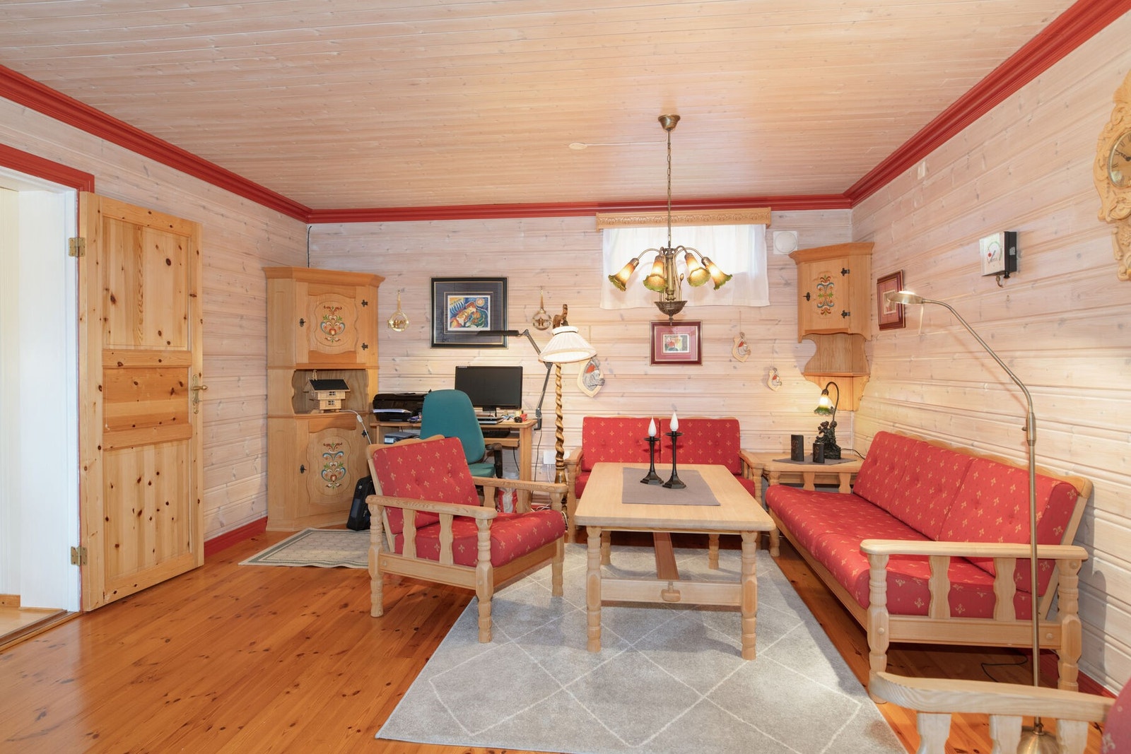 Kjellerstuen har god plass for møblering Galleribilde