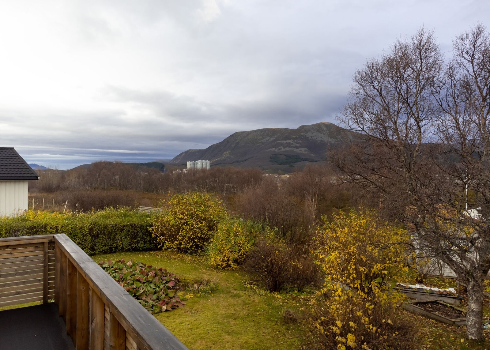 Veranda mot nordøst, med utgang fra stuen Galleribilde