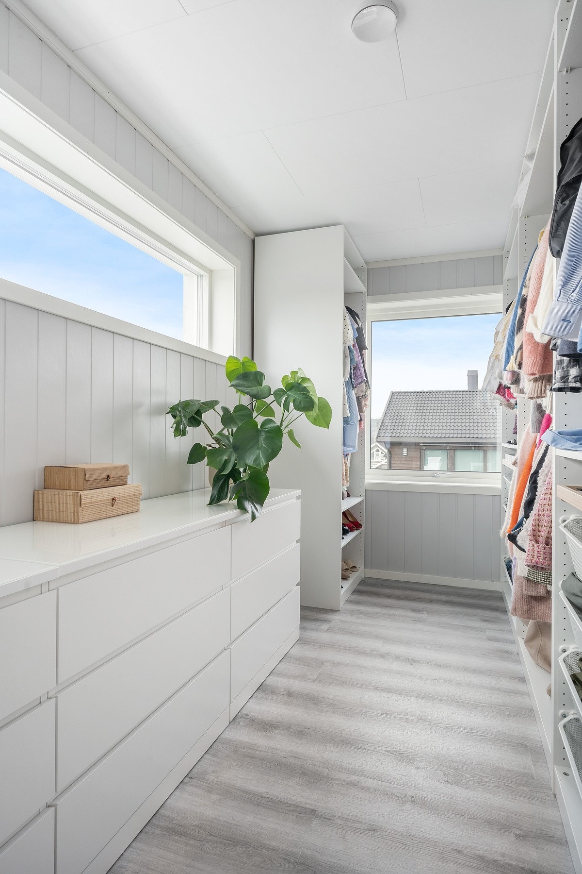 Garderobe 2.etasje Galleribilde