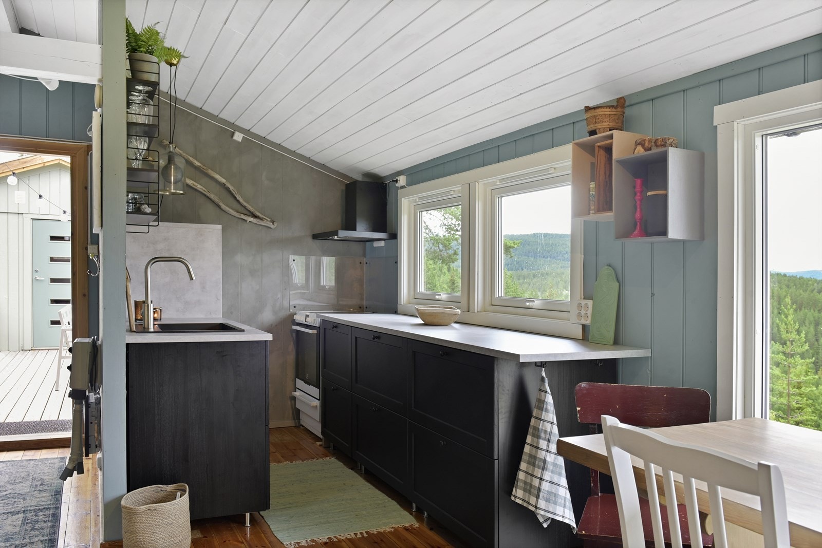 Laminat benkeplate og nedfelt kum i kompositt Galleribilde