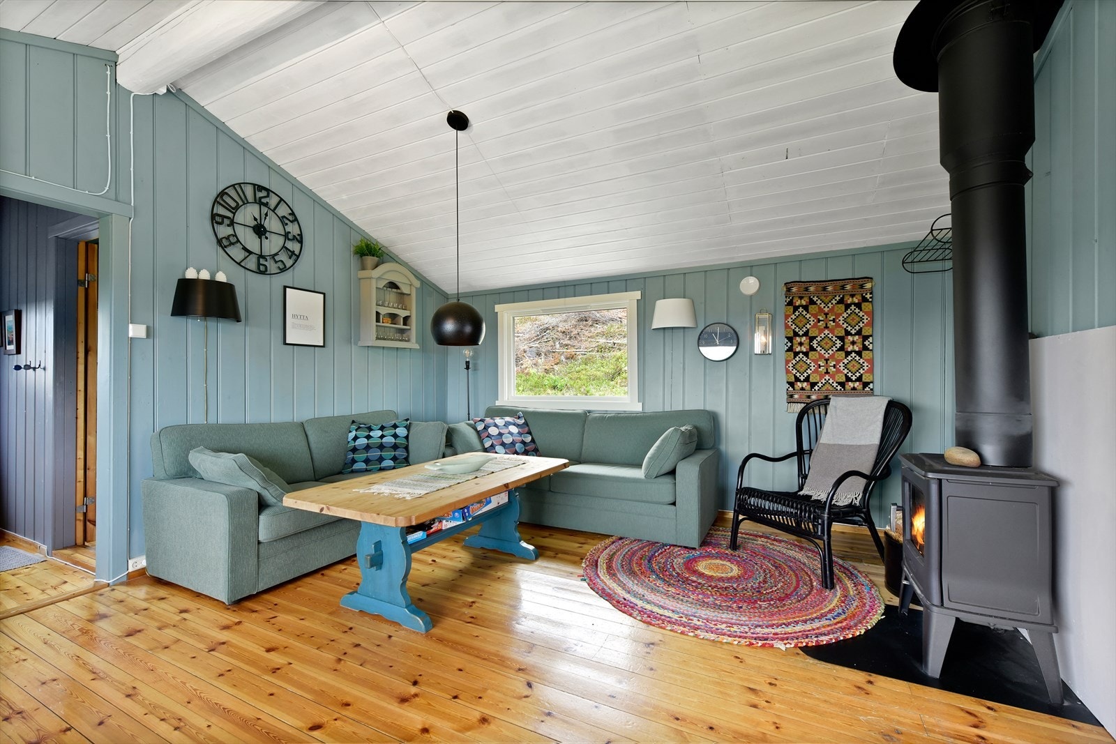 Satt inn ny stålpipe og peisovn Galleribilde