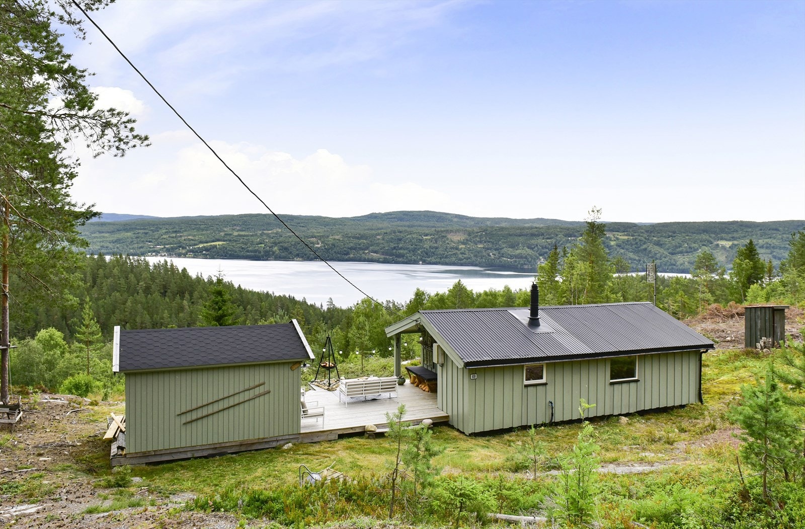Velkommen til Skarrudveien 69 - en sjarmerende hytte med flott utsikt! Galleribilde