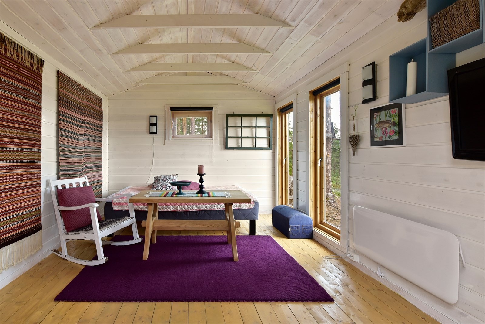 Uthuset er innredet, dette er ikke godkjent som varig opphold Galleribilde