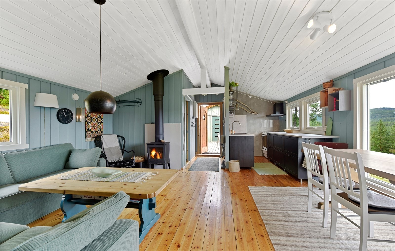 Ikea kjøkkeninnredning fra 2020 med profilerte fronter Galleribilde