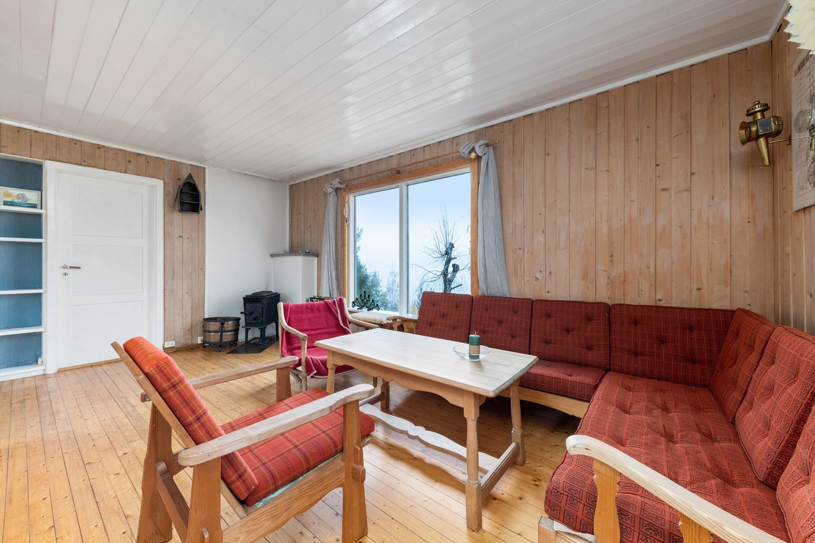 Godt med lysinnslipp fra store vindusoverflater. Galleribilde