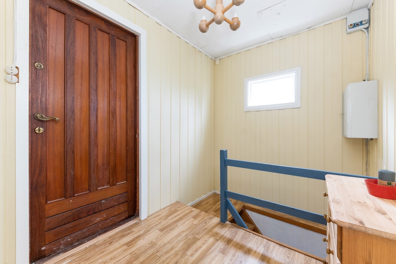 Trappeløp ned til fritidsboligens underetasje. Galleribilde