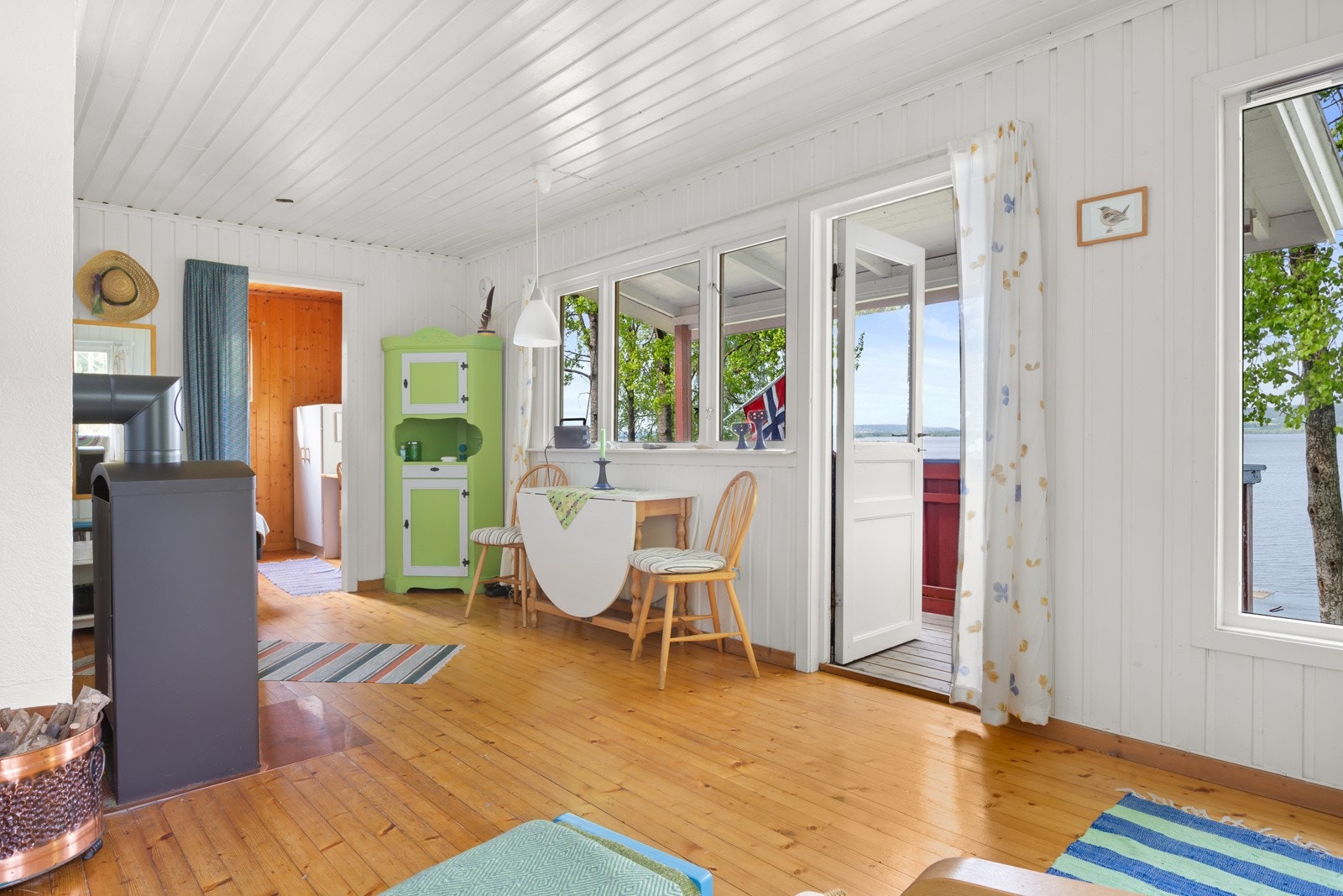 Stuen er lys og innbydende. Galleribilde