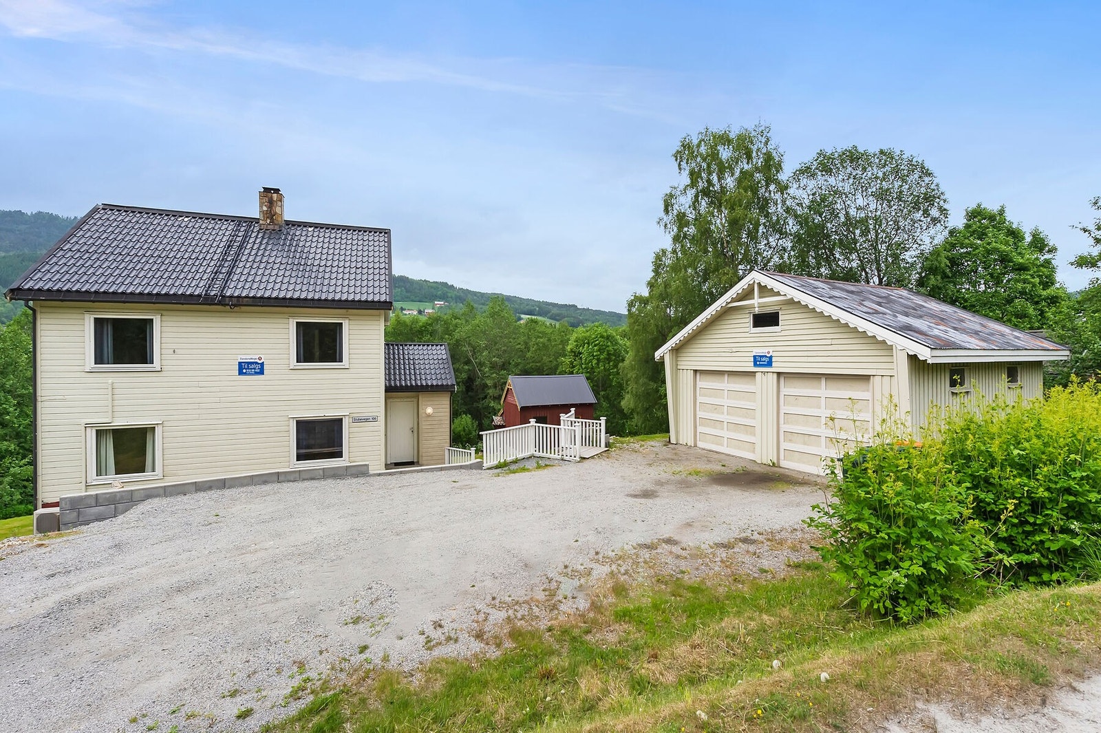 Eiendommen ligger i et rolig og barnevennlig område øst for Eidsvåg sentrum Galleribilde