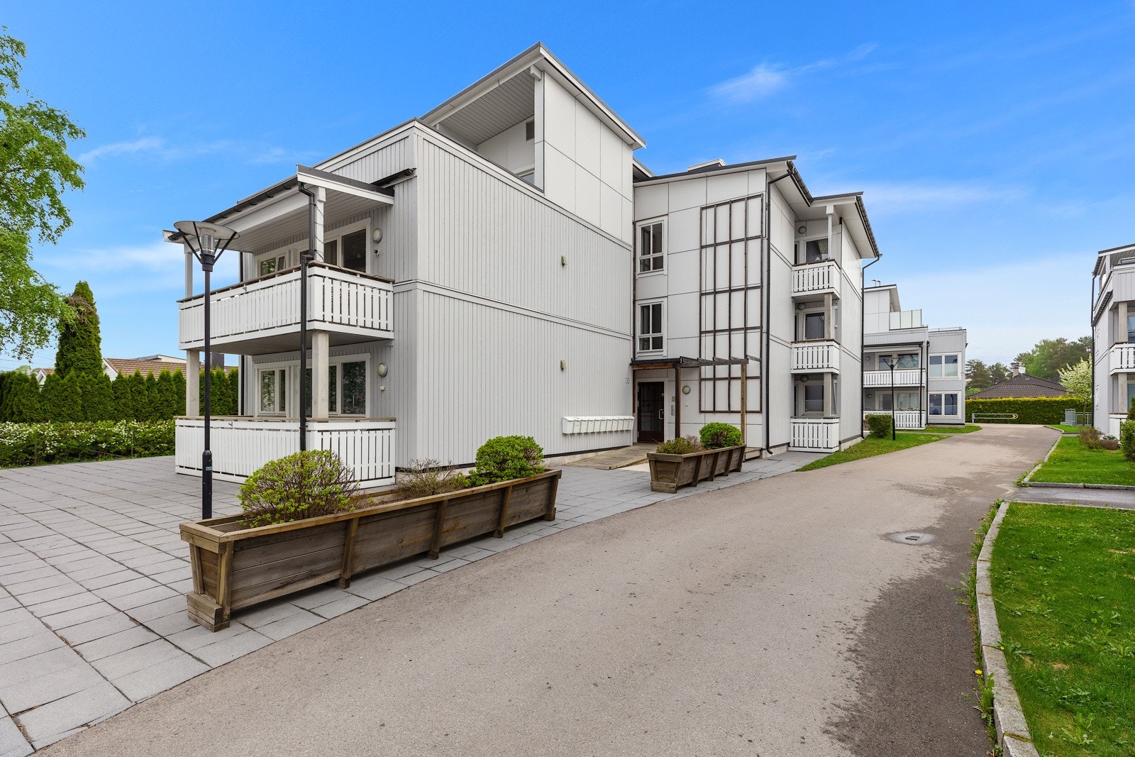Velkommen til Gåsevikveien 10 - 2-roms selveier på Kjeller rett utenfor Lillestrøm sentrum. Fint førstegangskjøp eller utleieobjekt! Garasje, markterrasse samt felles takterrasse. Galleribilde