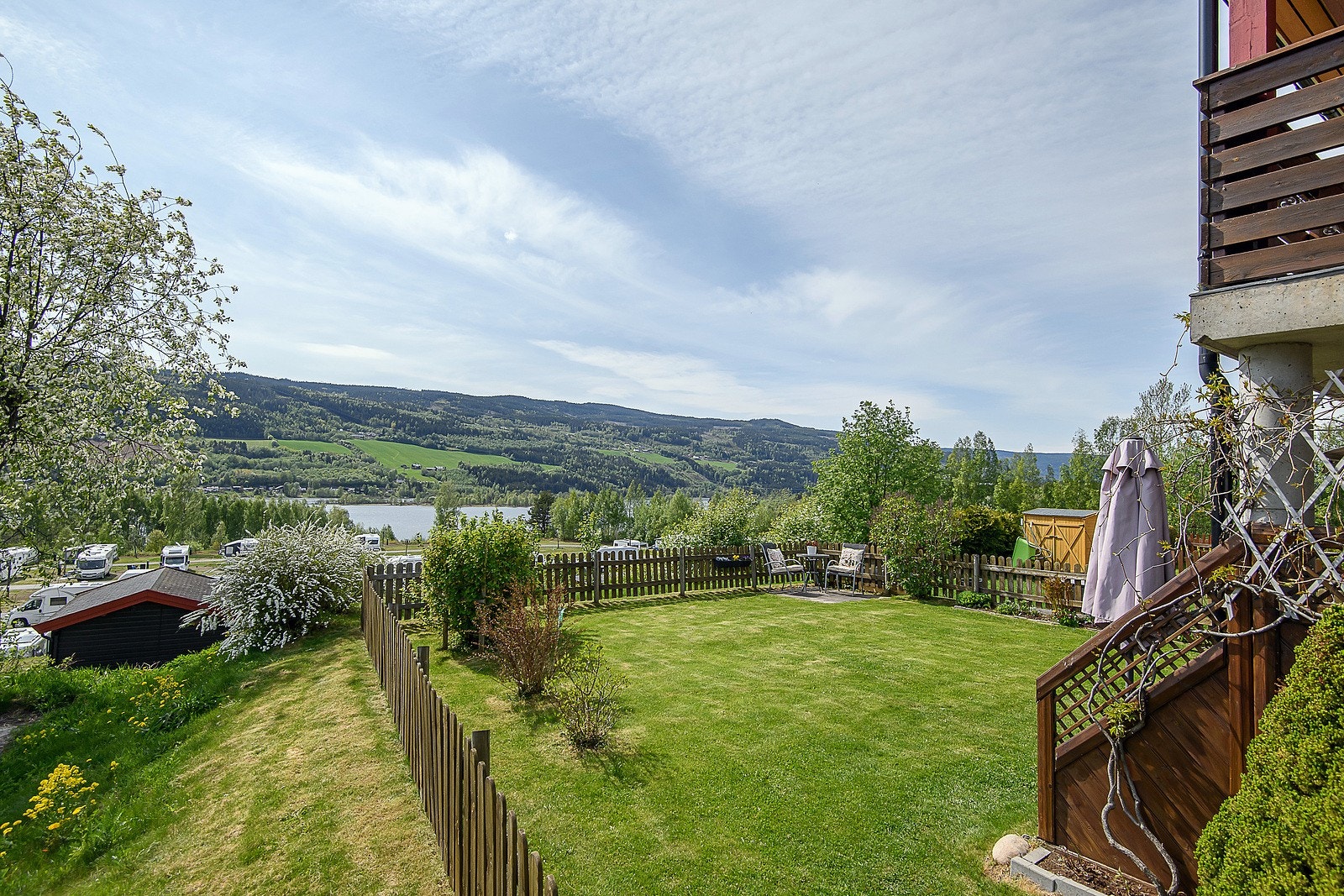 Eiendommen kan skilte med svært gode lys- og solforhold Galleribilde