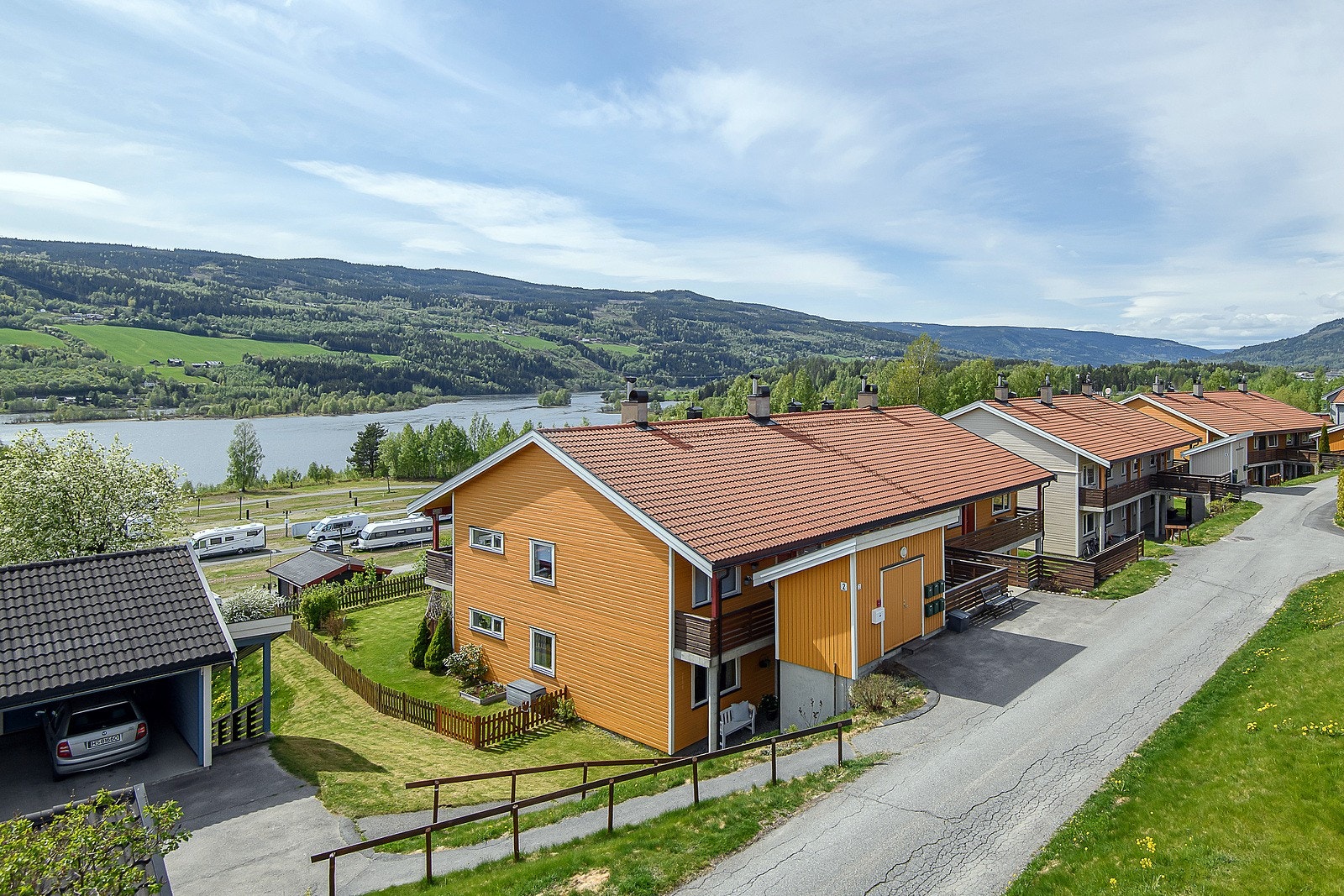 Beliggende ca. 2km utenfor sentrumskjernen Galleribilde