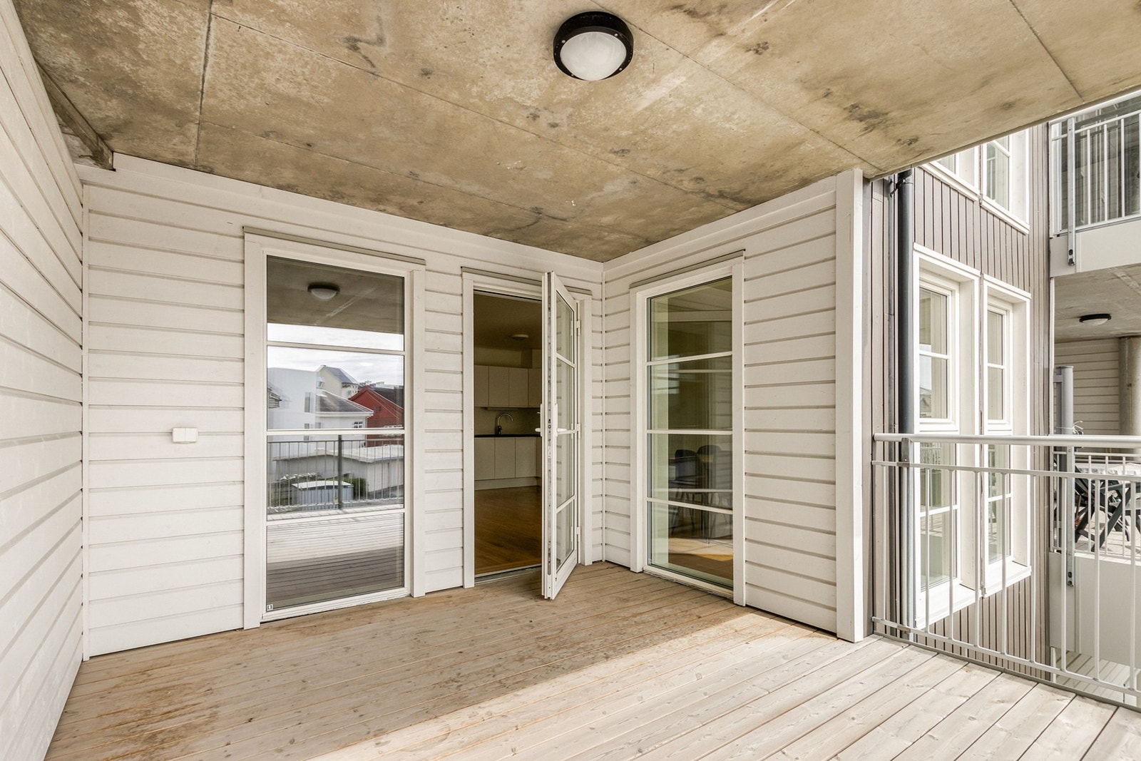 Balkongen har utgang fra stue. Galleribilde