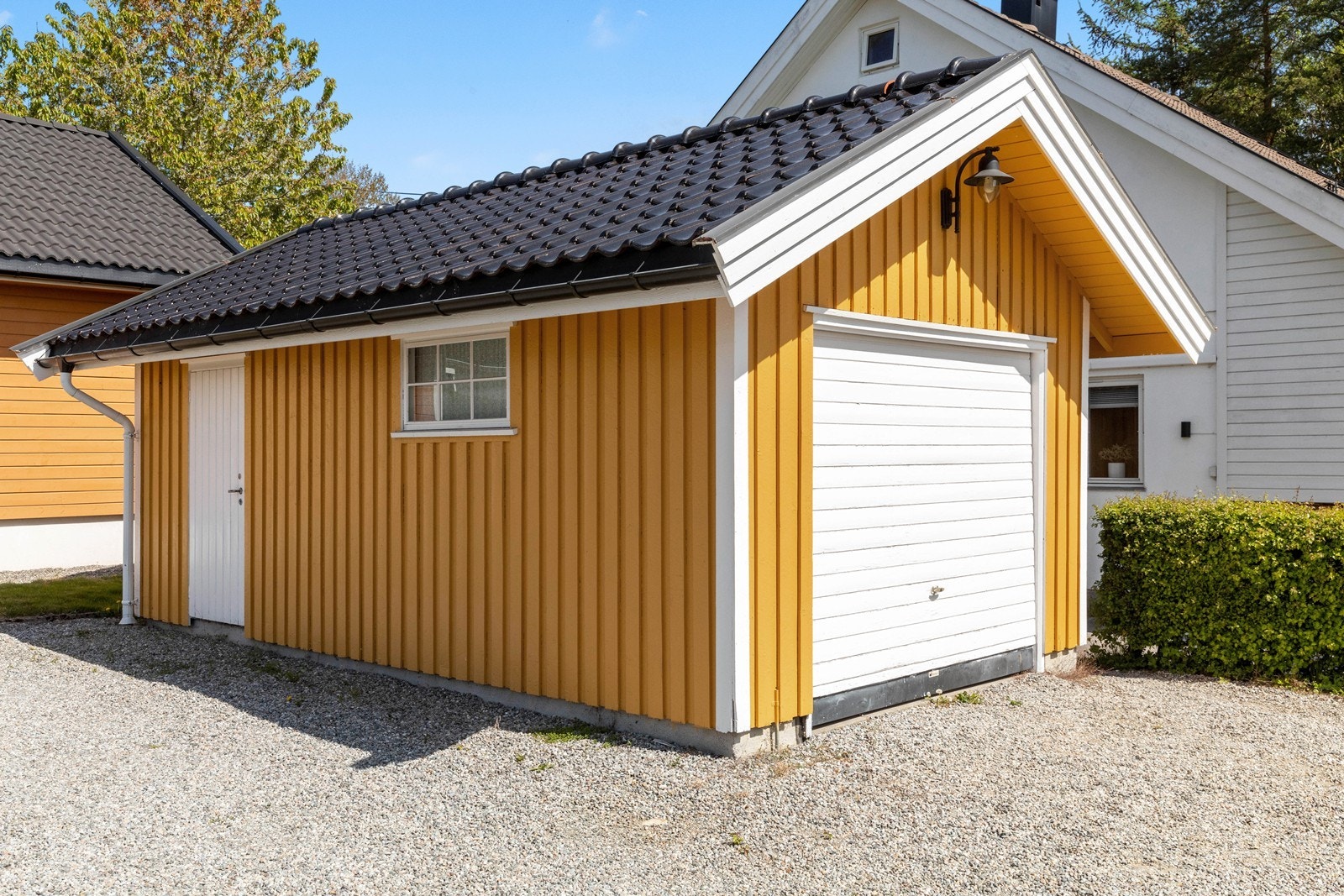 Separat garasje tilhørende leiligheten Galleribilde