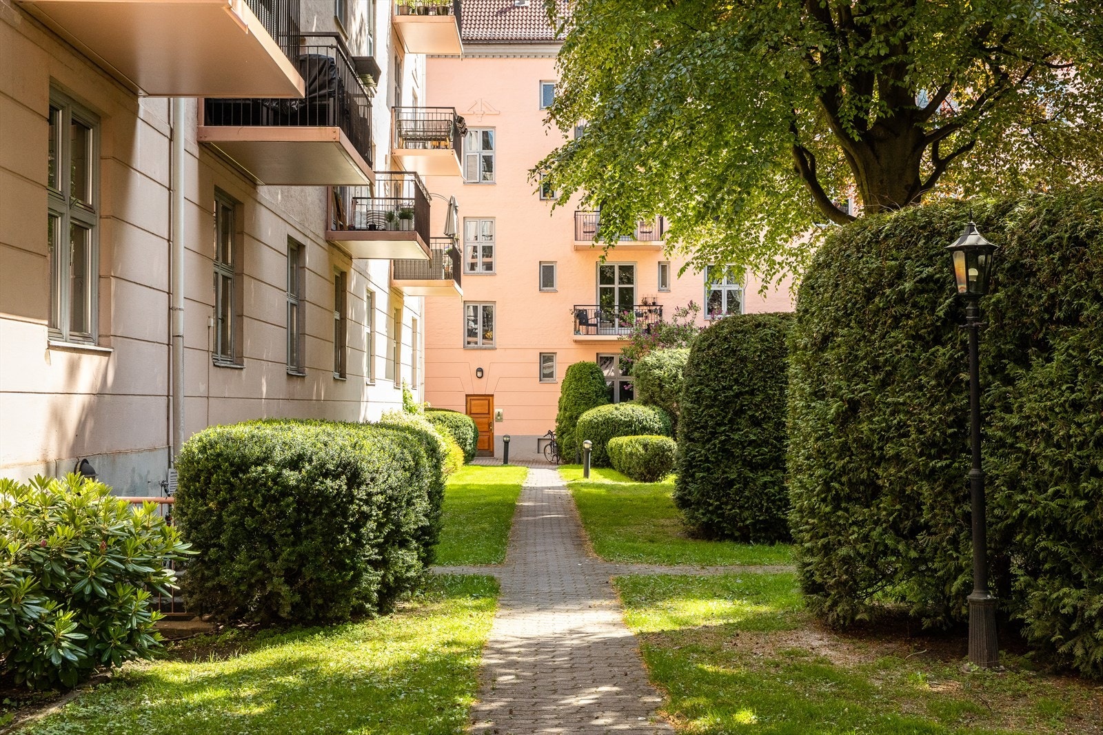 Det er flere portrom til gårdsrommet Galleribilde