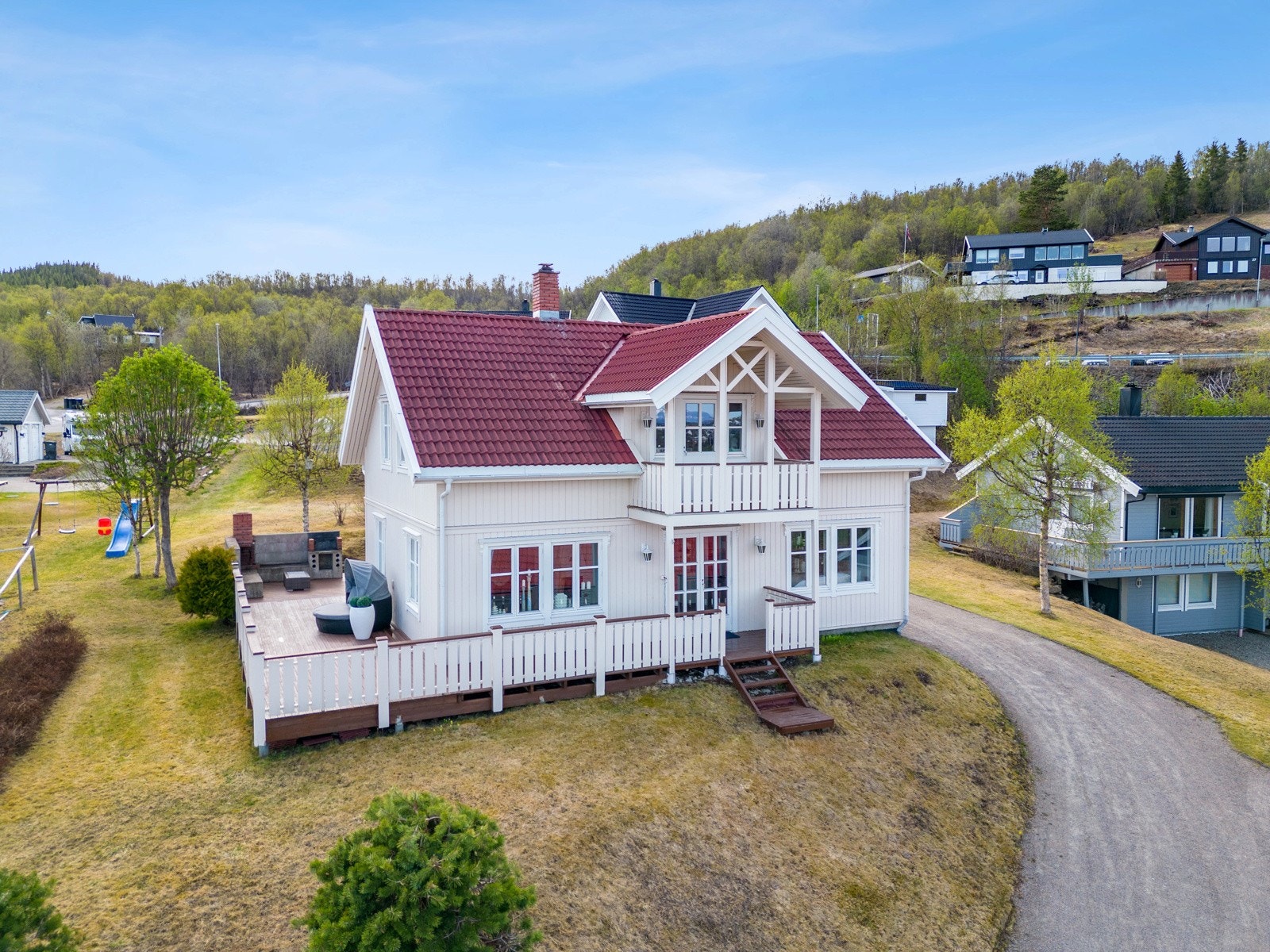 - Dette er den perfekte familieboligen for deg som ønsker å flytte rett inn og bo i rolige omgivelser. Galleribilde