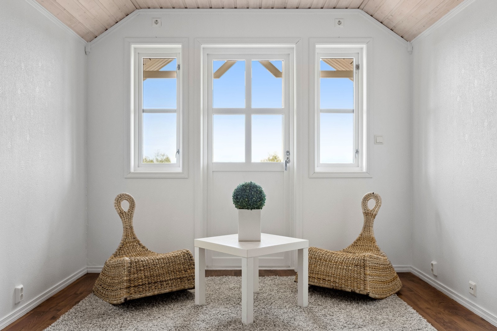 .... en nett loftstue med utgang til en flott utsiktsbalkong hvor du.... Galleribilde