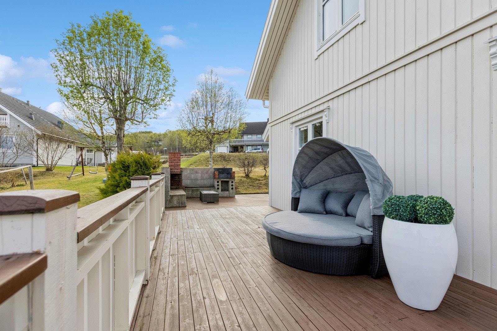 - Eiendommen byr på god lagringsplass i 2 uteboder og i garasje. Galleribilde