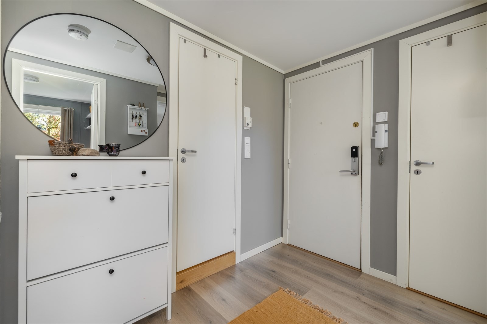 Det er montert calling anlegg for enkelt å kunne slippe besøkende inn. Galleribilde