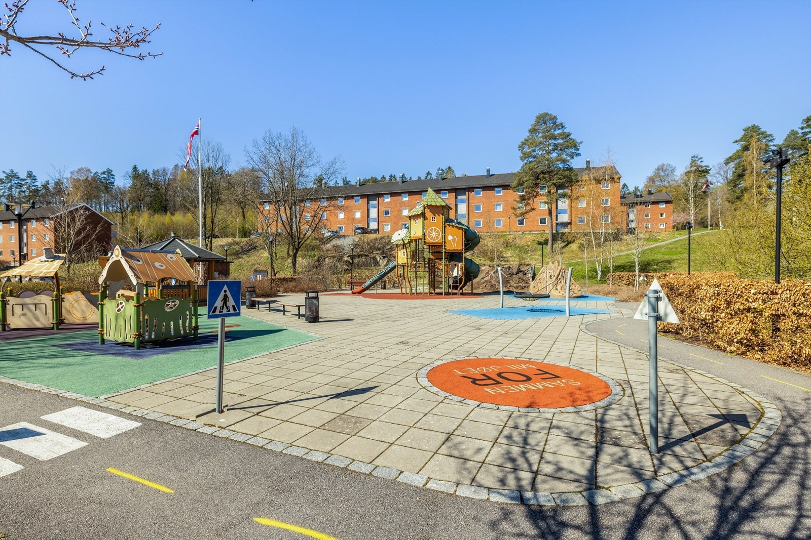 Lekeplass. Galleribilde