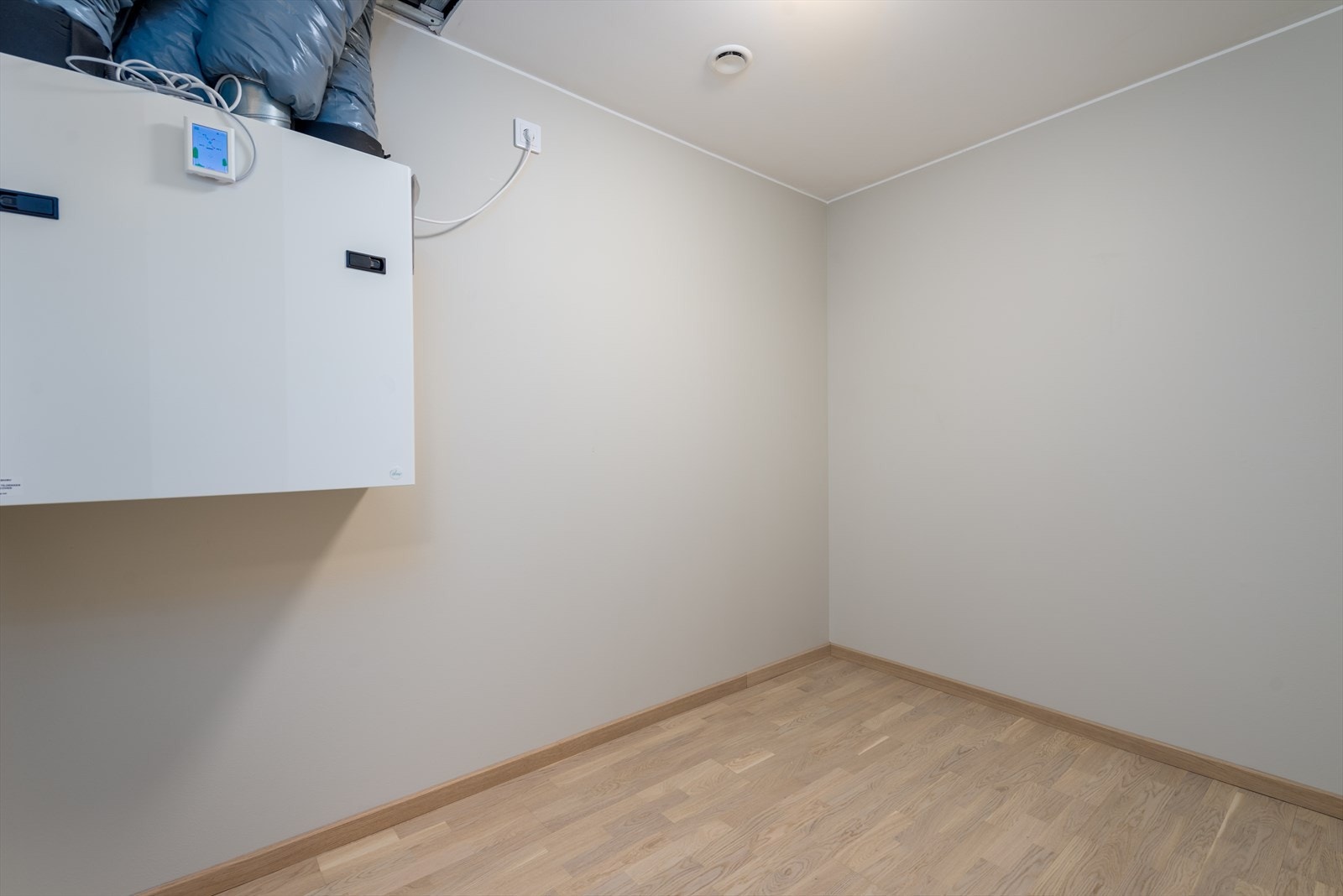 Stor innvendig bod/teknisk rom Galleribilde