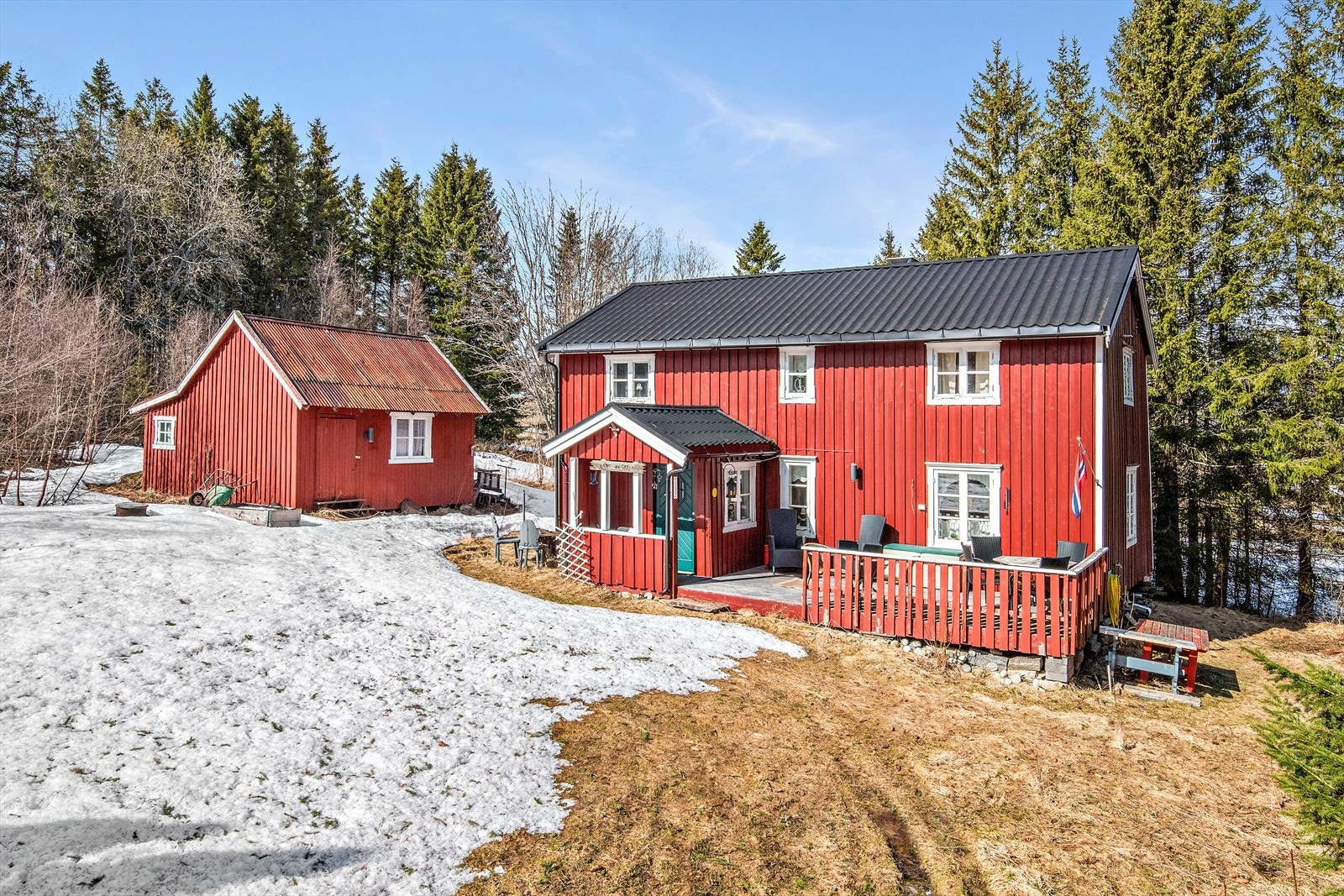 Velkommen til Nesnaveien 1515! Et sjarmerende og eldre hus i Sjona. Galleribilde