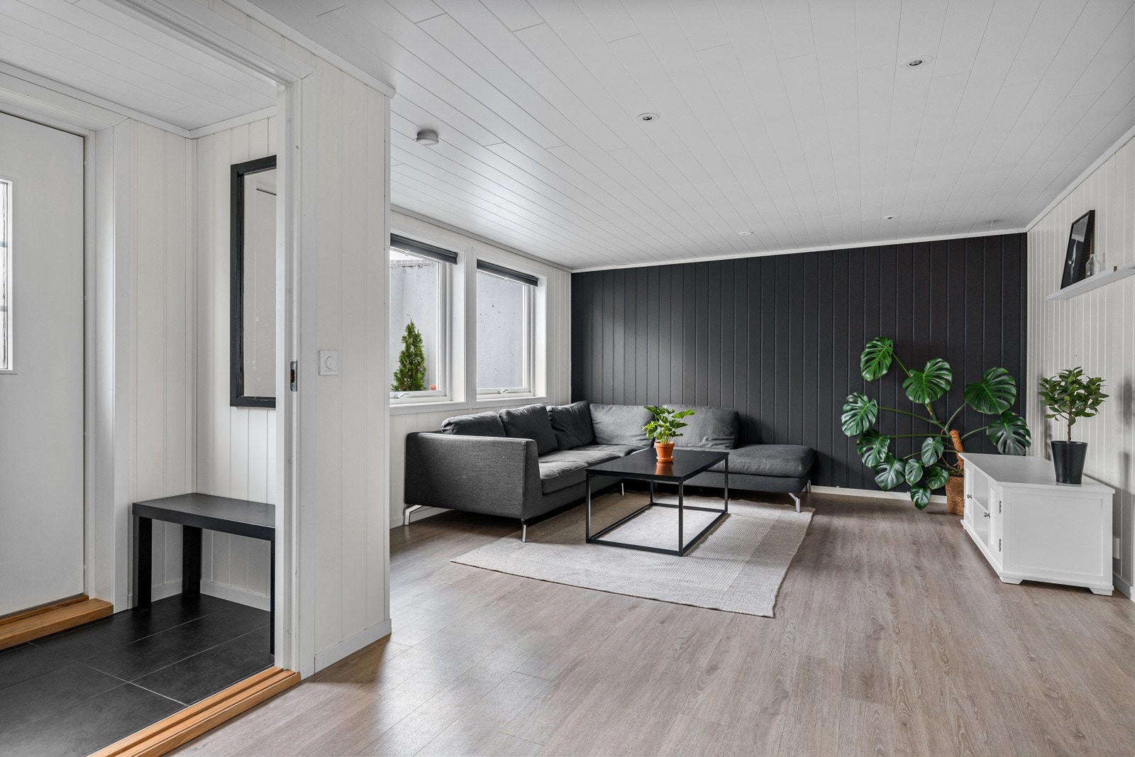 I underetasjen har man praktisk innredet hybel med gode utleiemuligheter. Galleribilde