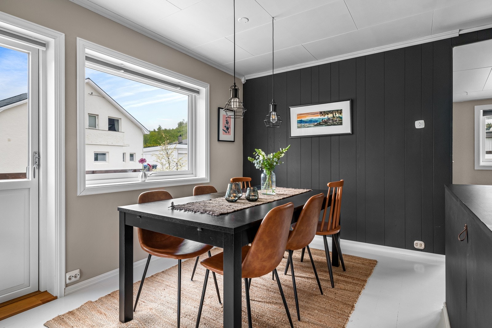 Enkel tilgang til uteområdet via balkongdør Galleribilde