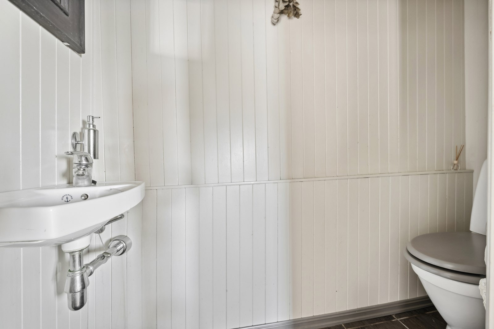 WC 1. etg Galleribilde