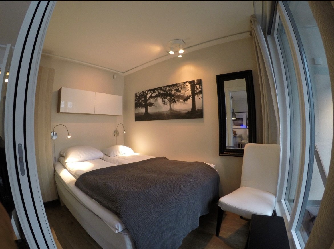 Soverom med plass til dobbeltseng. Galleribilde
