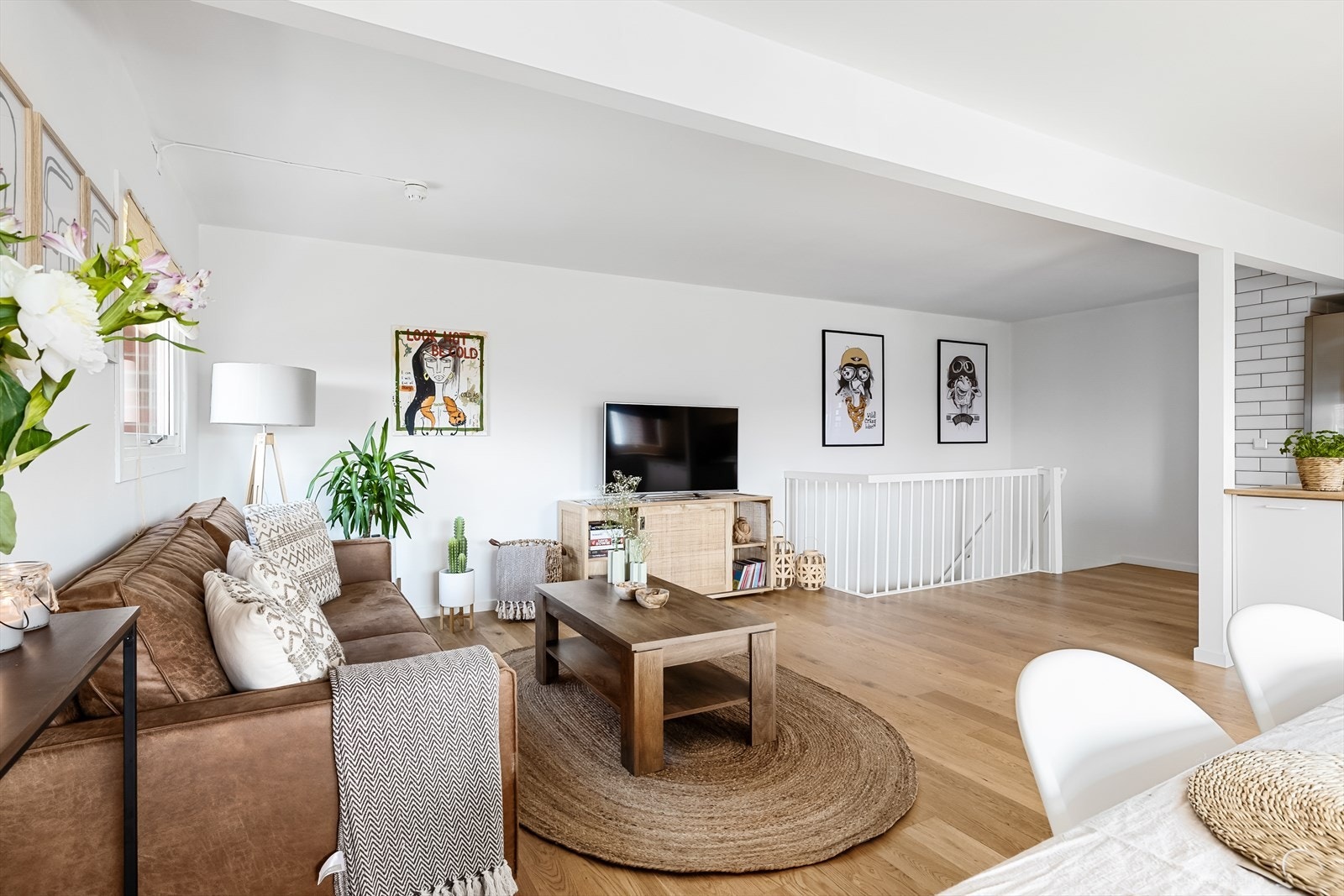 Lys og delikat stue Galleribilde