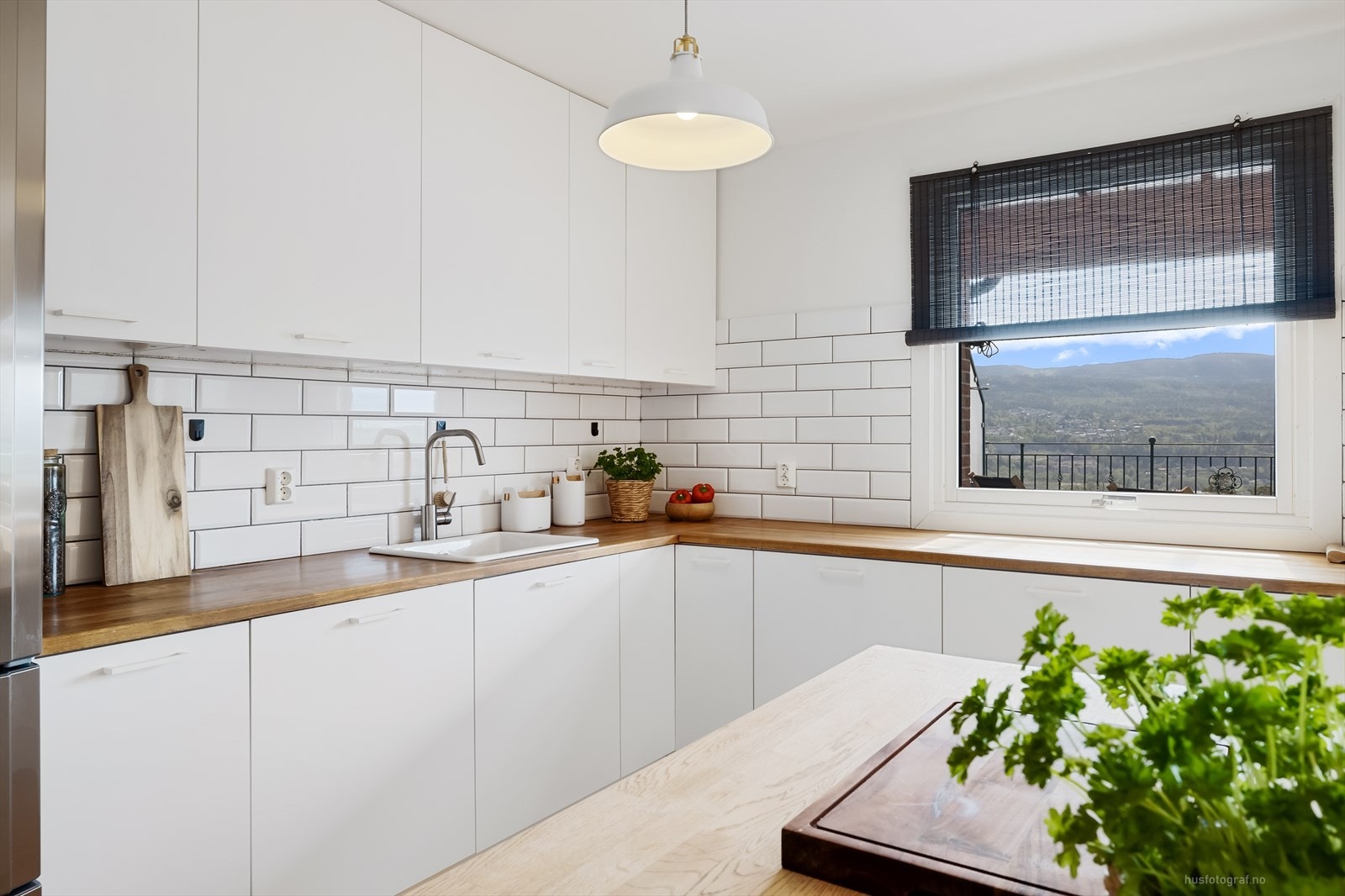 Meget pent og moderne kjøkken (fronter 2022) Galleribilde