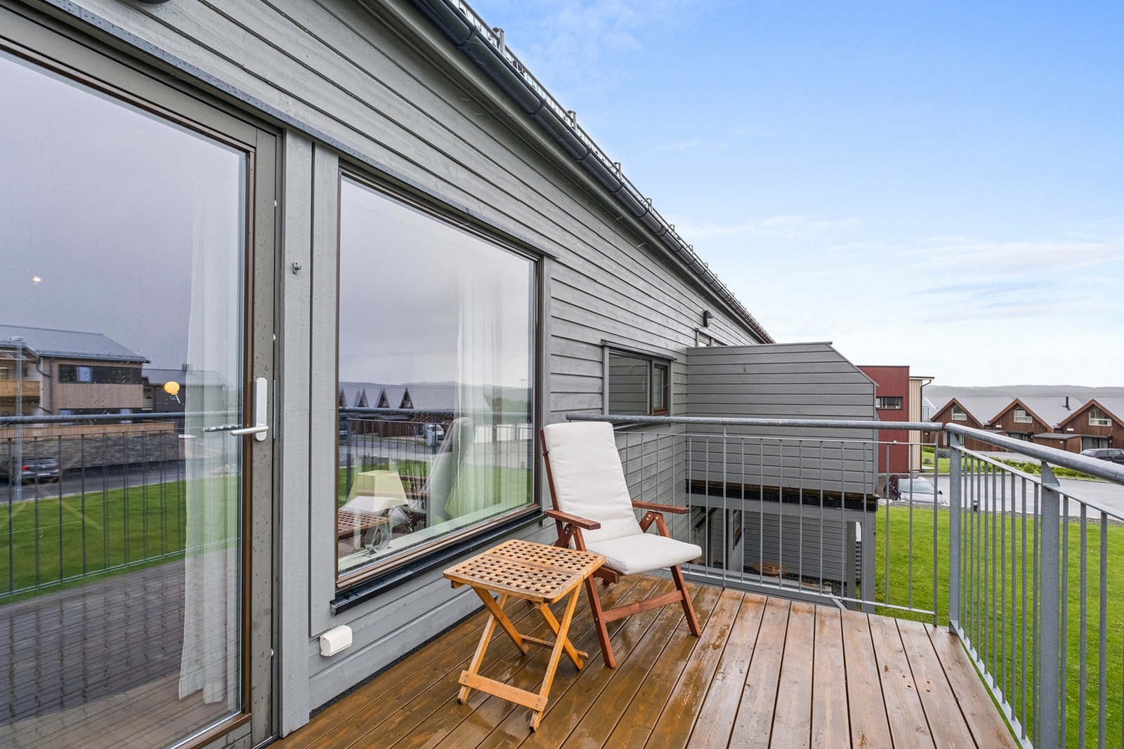 Balkong er en fin forlengelse av stuen i sommerhalvåret Galleribilde