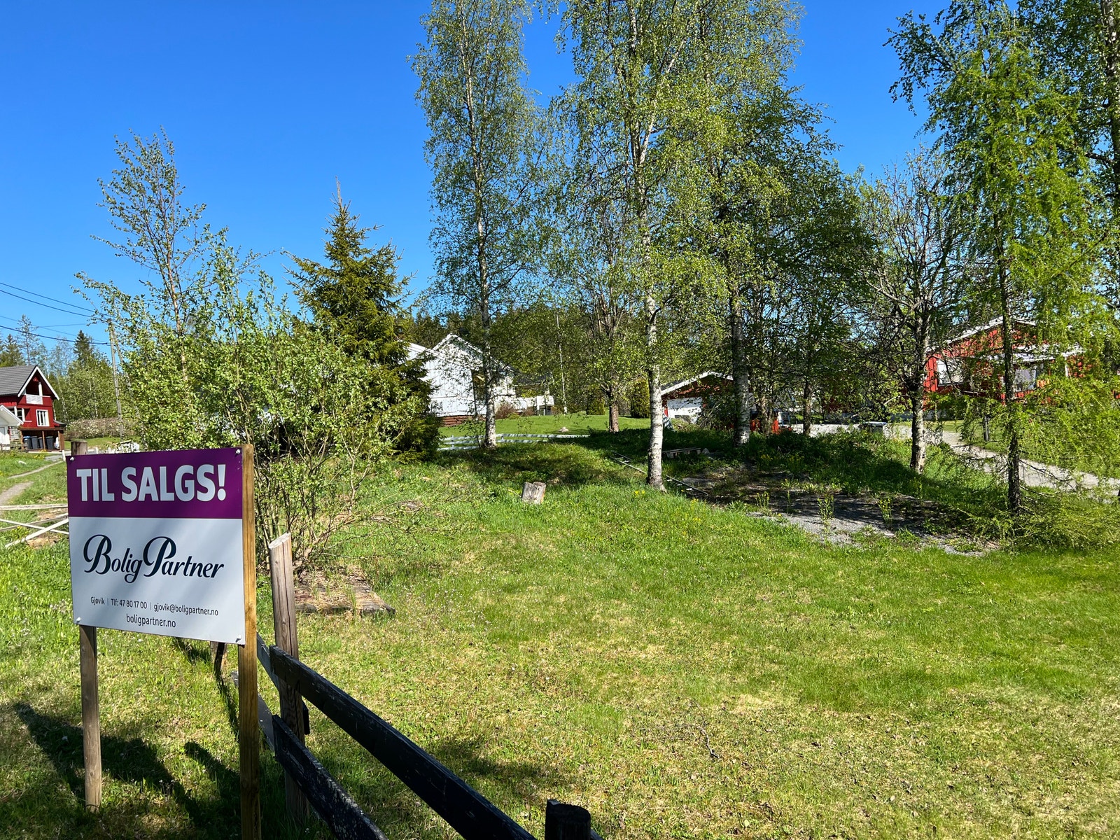 Sommerbilde - BoligPartner har flere boliger som kan passe på denne tomten. Ta kontakt så ser vi på det sammen! Galleribilde