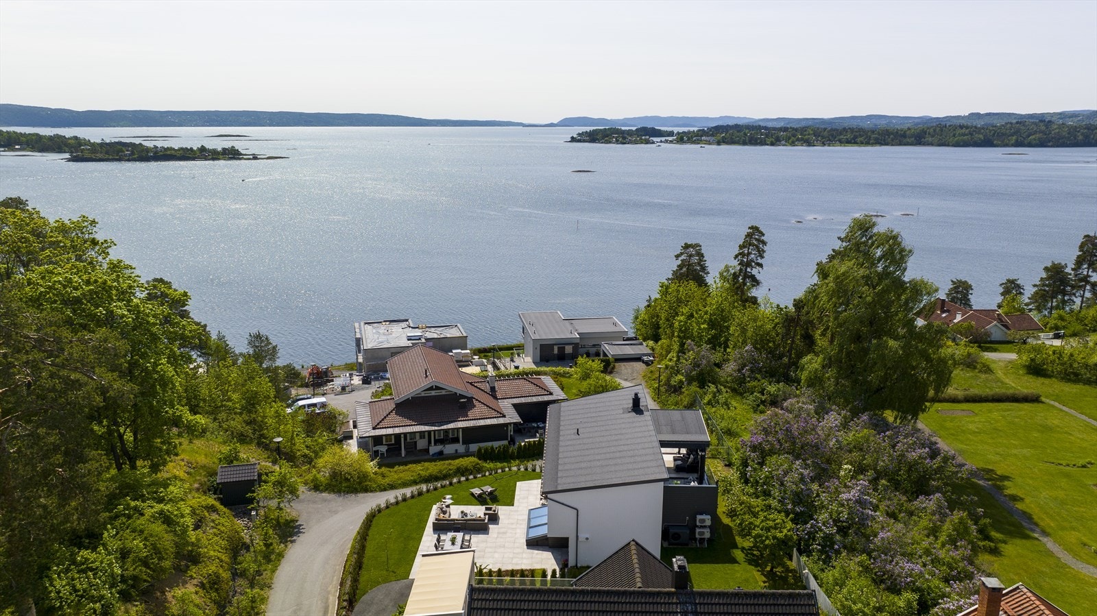 Mulighet for leie av båtplass i nærliggende båthavn, og stedet byr på ren sørlandsidyll - rett utenfor Oslo. Galleribilde