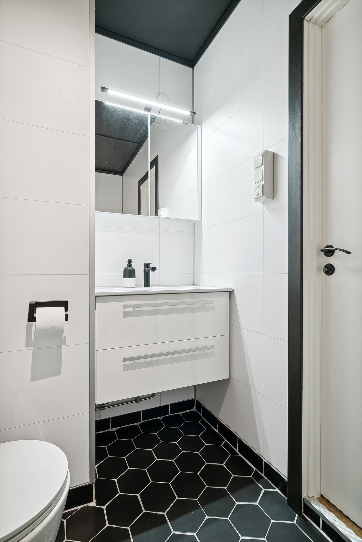 Badet er smart utnyttet slik at det er plass for vaskemaskin. Galleribilde