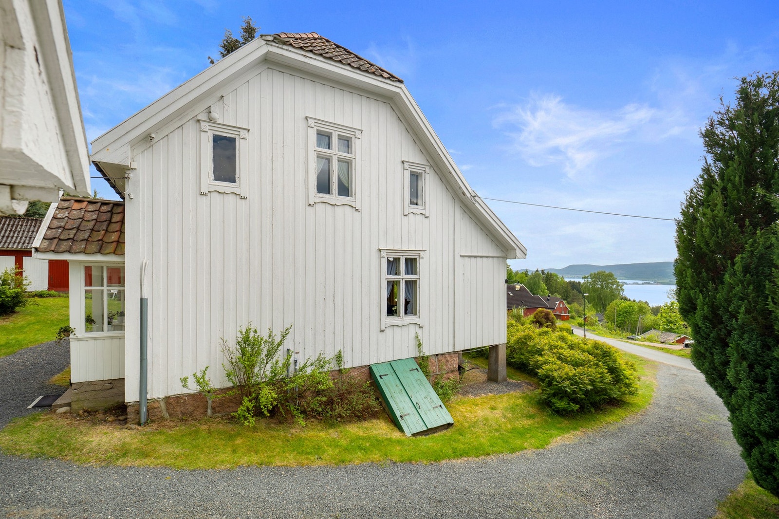 Lemmen går ned til grovkjelleren Galleribilde
