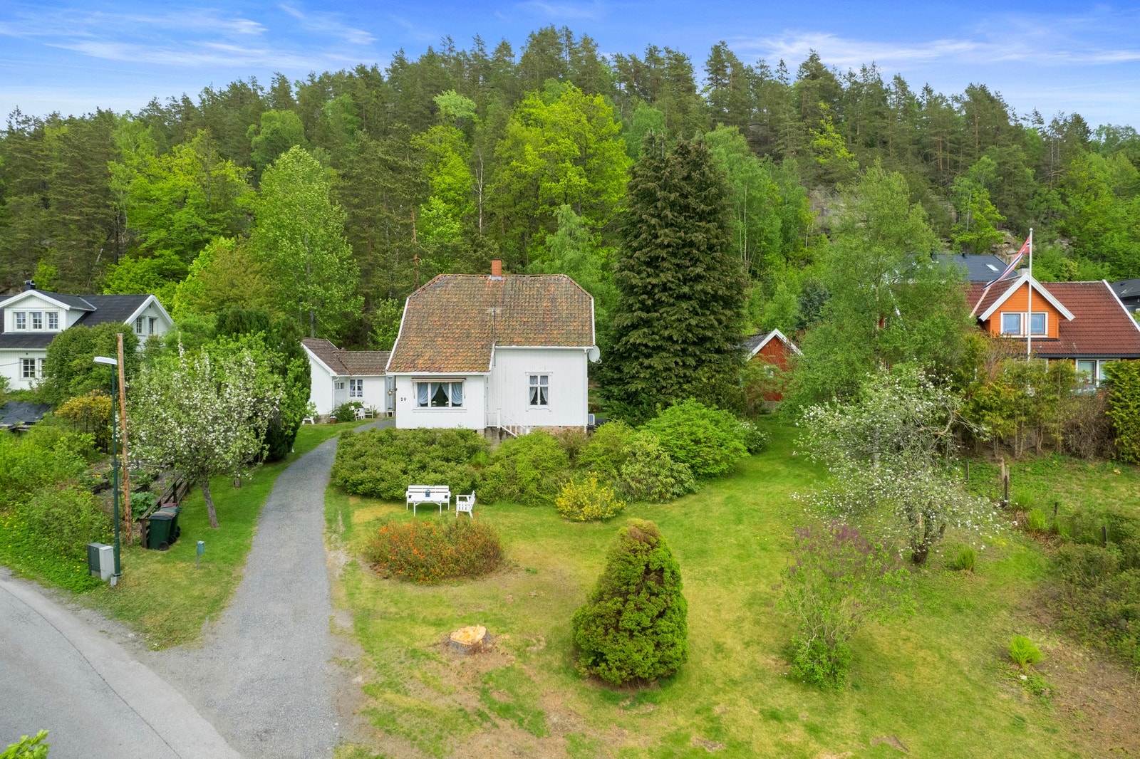 Huset har et ærverdig uttrykk og står nå ledig for en ny eier Galleribilde