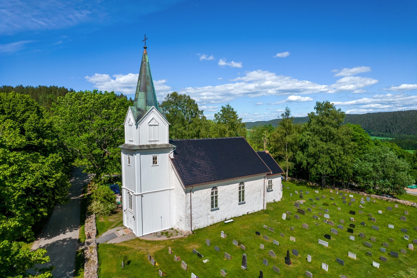 Hurum kirke er Asker eldste bygning fra ca. år 1150 Galleribilde
