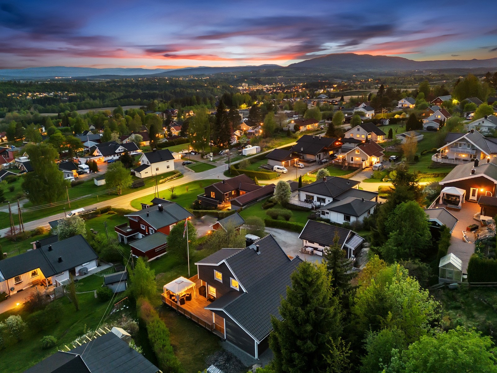 Området er barnevennlig og landlig med kort vei til Sundet med de fleste servicetilbud og tog. Galleribilde