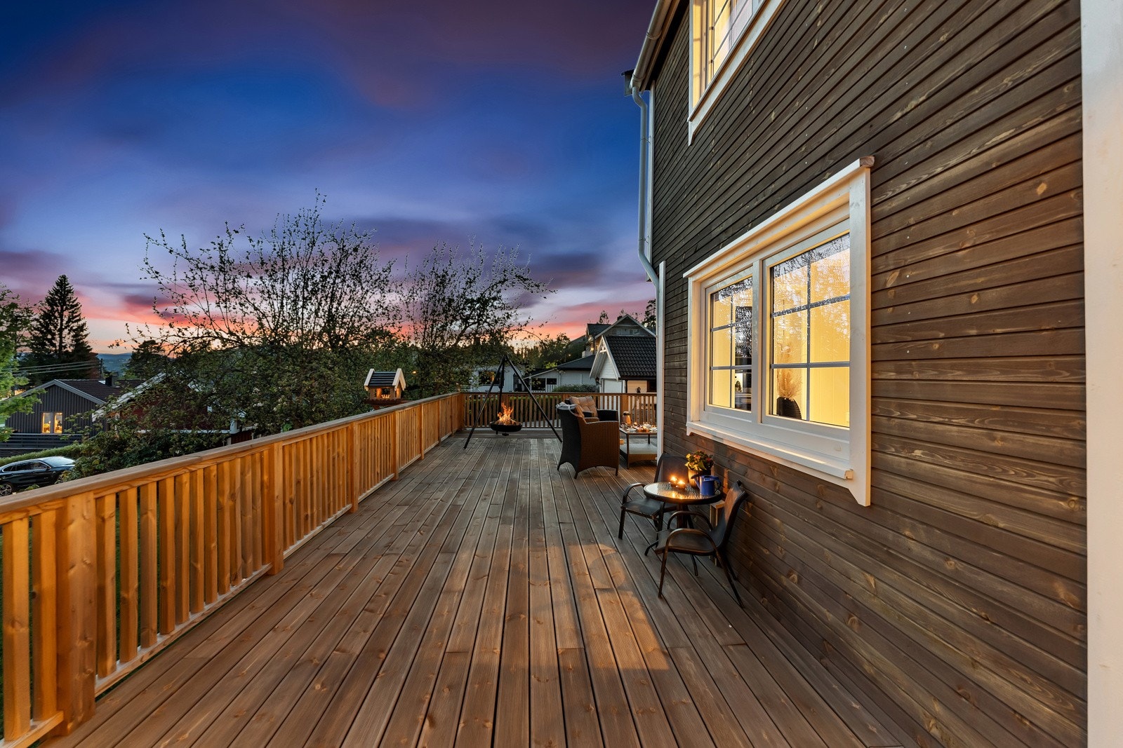 Store terrasser og balkonger. Her kan sommeren nytes og sola følges gjennom dagen. Galleribilde