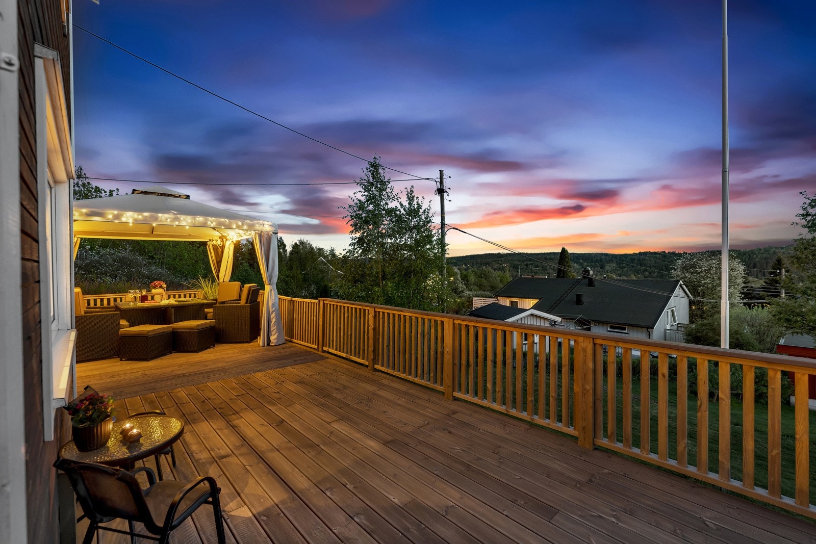 Eiendommen ligger i et landlig og barnevennlig område på Styrigrenda, ca. 3 km utenfor Eidsvoll sentrum i Eidsvoll kommune. Galleribilde