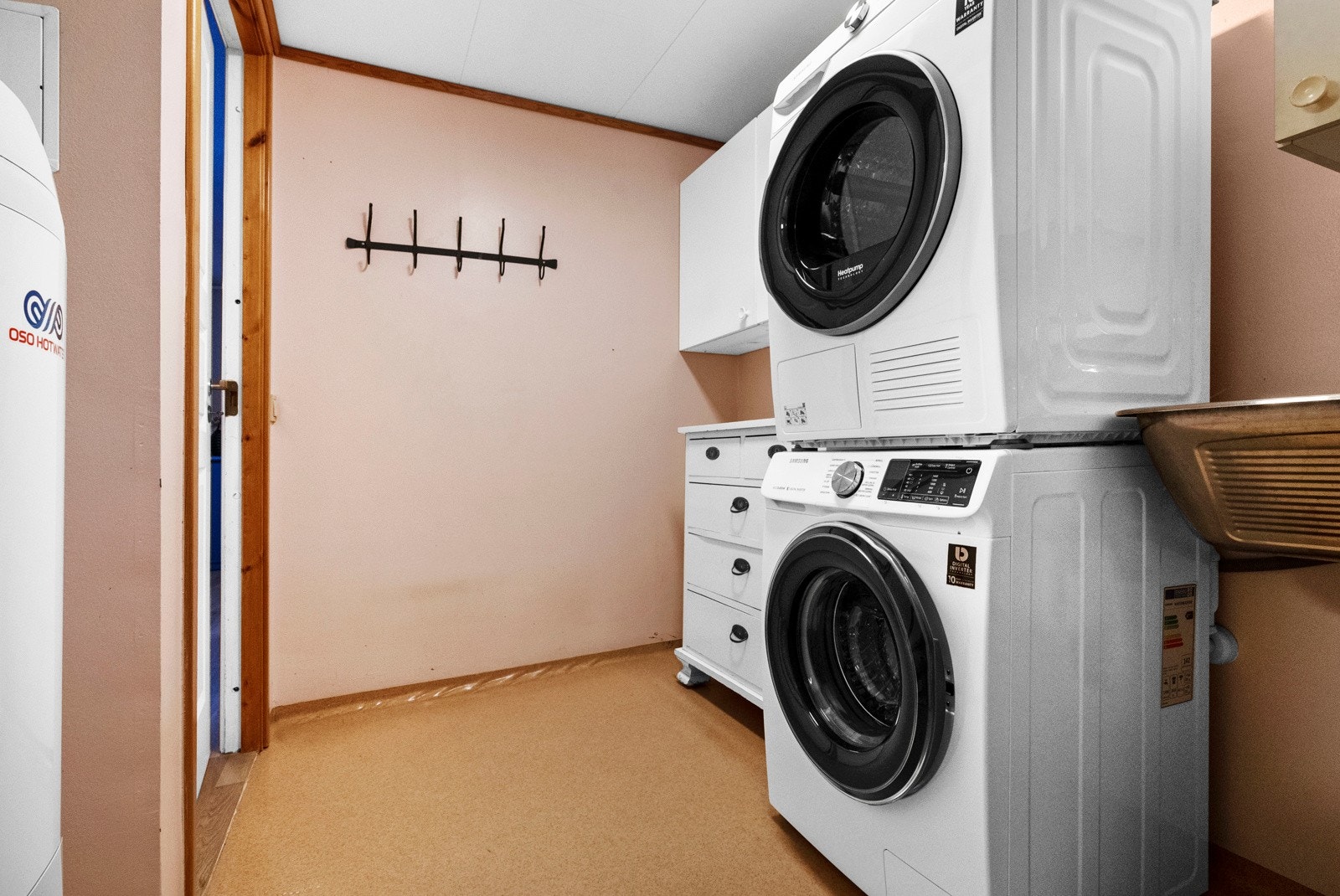 Separat vaskerom med tilhørende bod Galleribilde