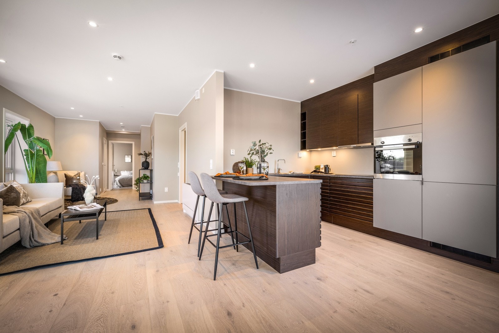 - Kjøkkenet som er levert av HTH, har et stilrent design med gode arbeidsflater - Galleribilde