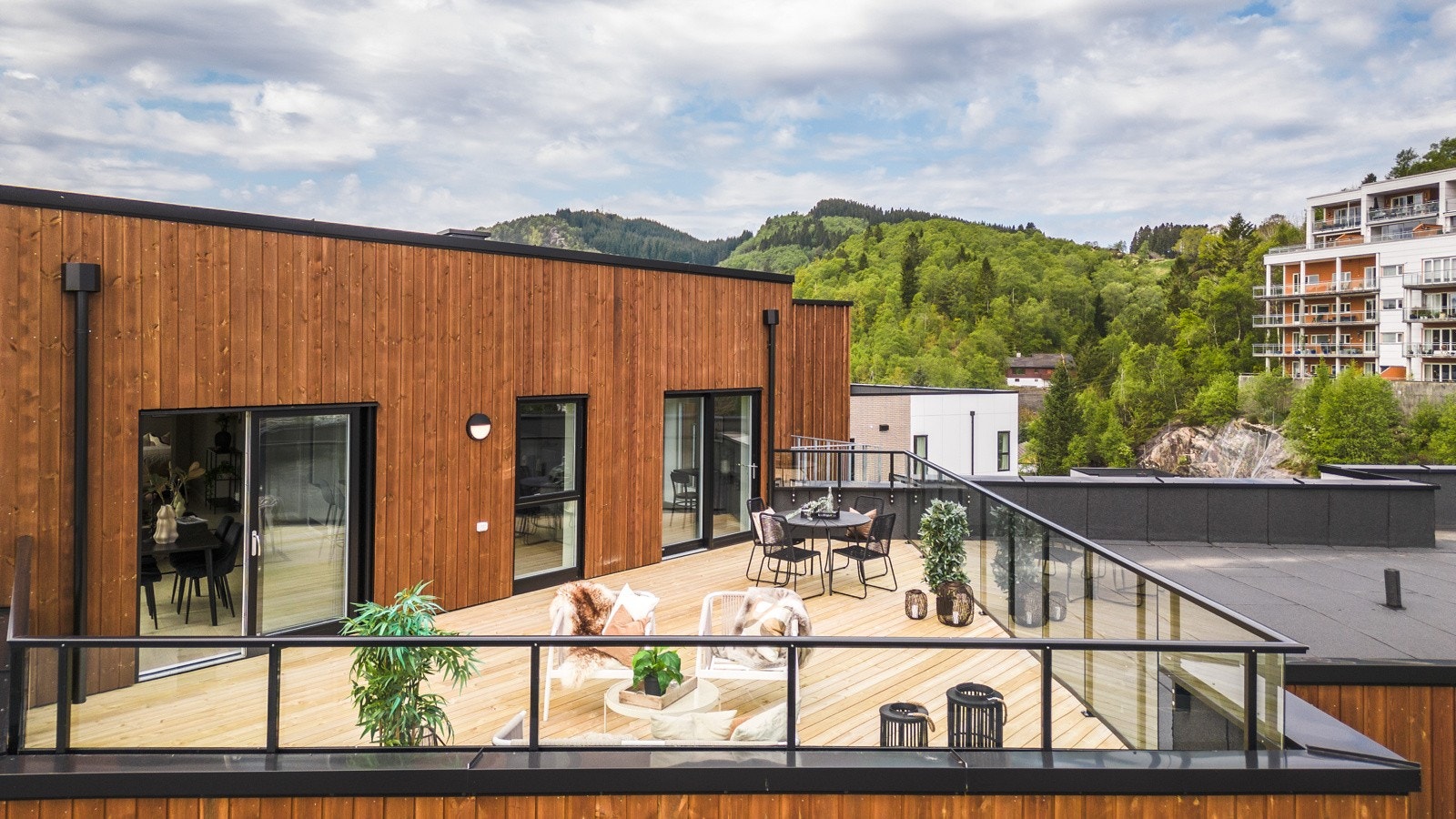 - Takterrassen blir et hyggelig samlingspunkt hvor familie og venner kan nyte koselige stunder sammen ? Galleribilde