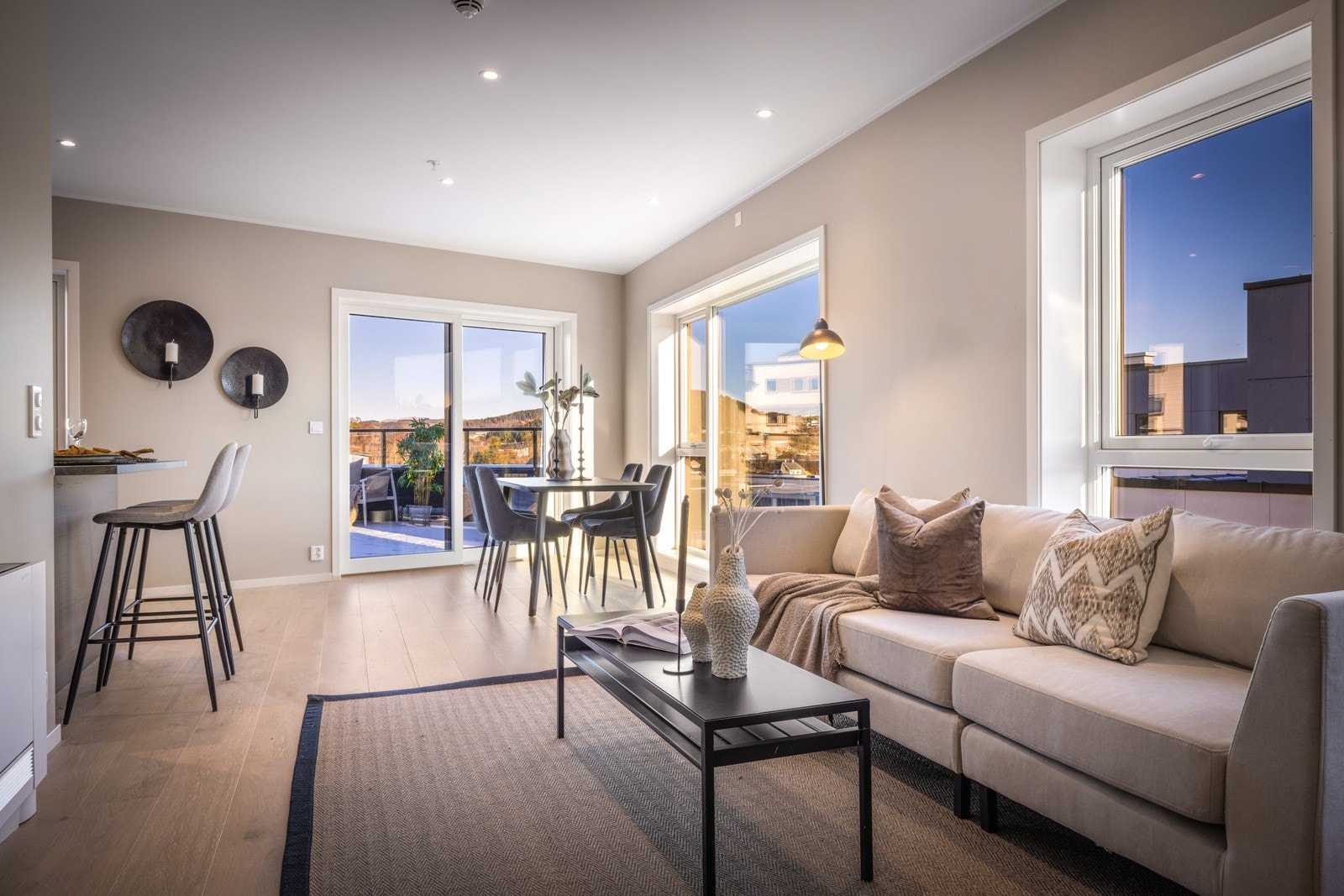 - Nyoppført "penthouse" med 3 soverom og 2 bad og en generøs og privat takterrasse - Galleribilde