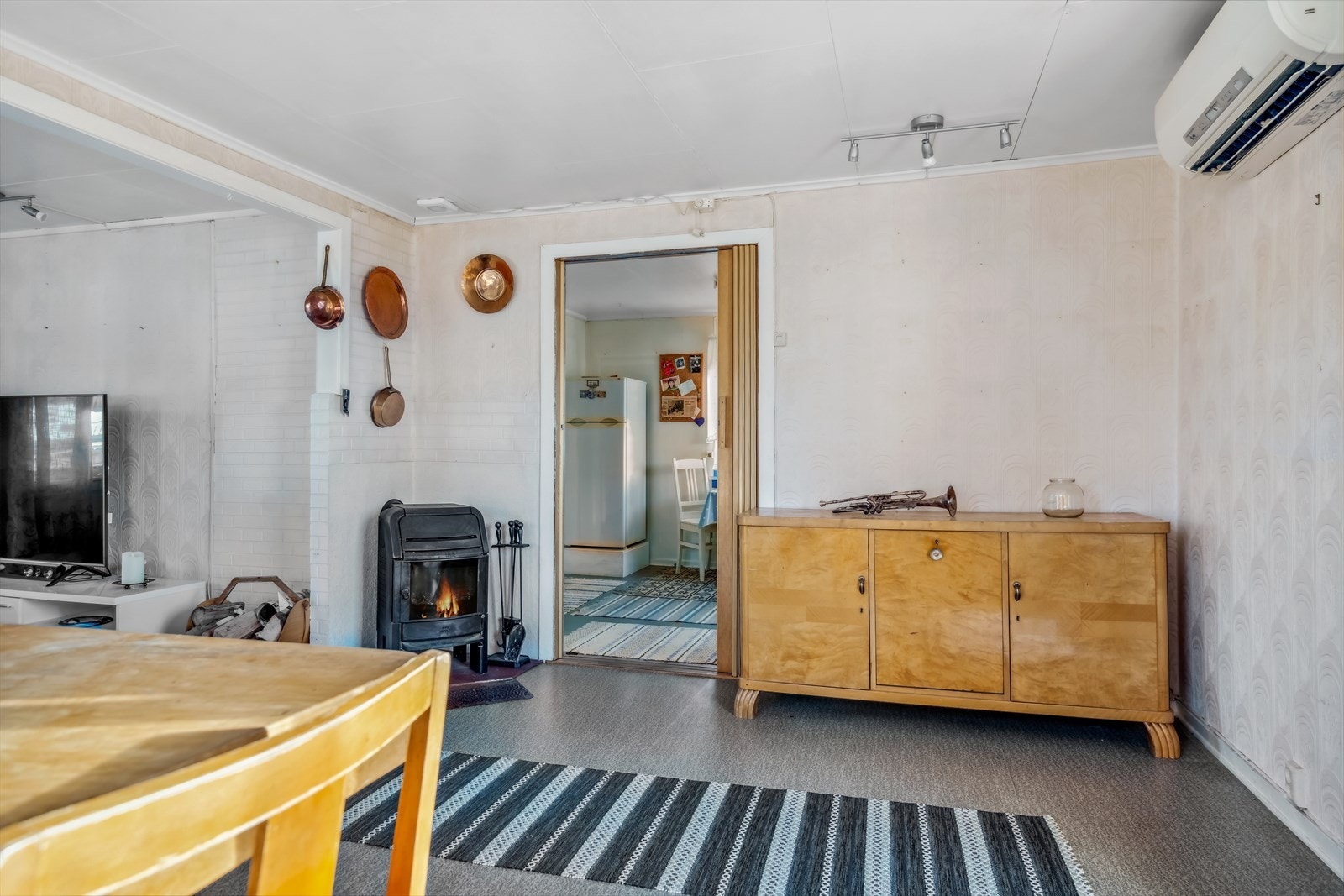 Varmepumpe fra 2011 og vedovn for fyring Galleribilde