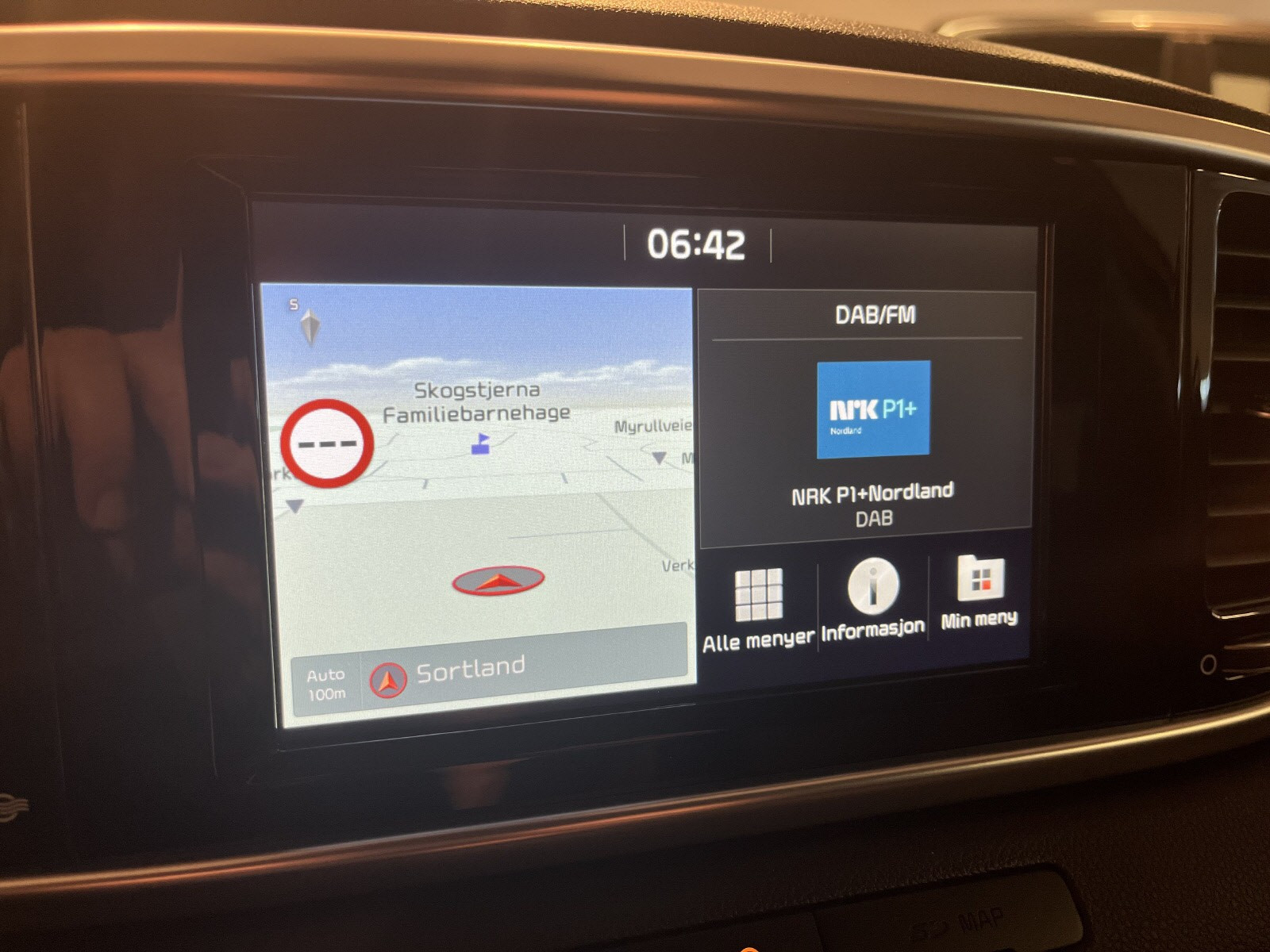 Navigasjon og DAB+ radio