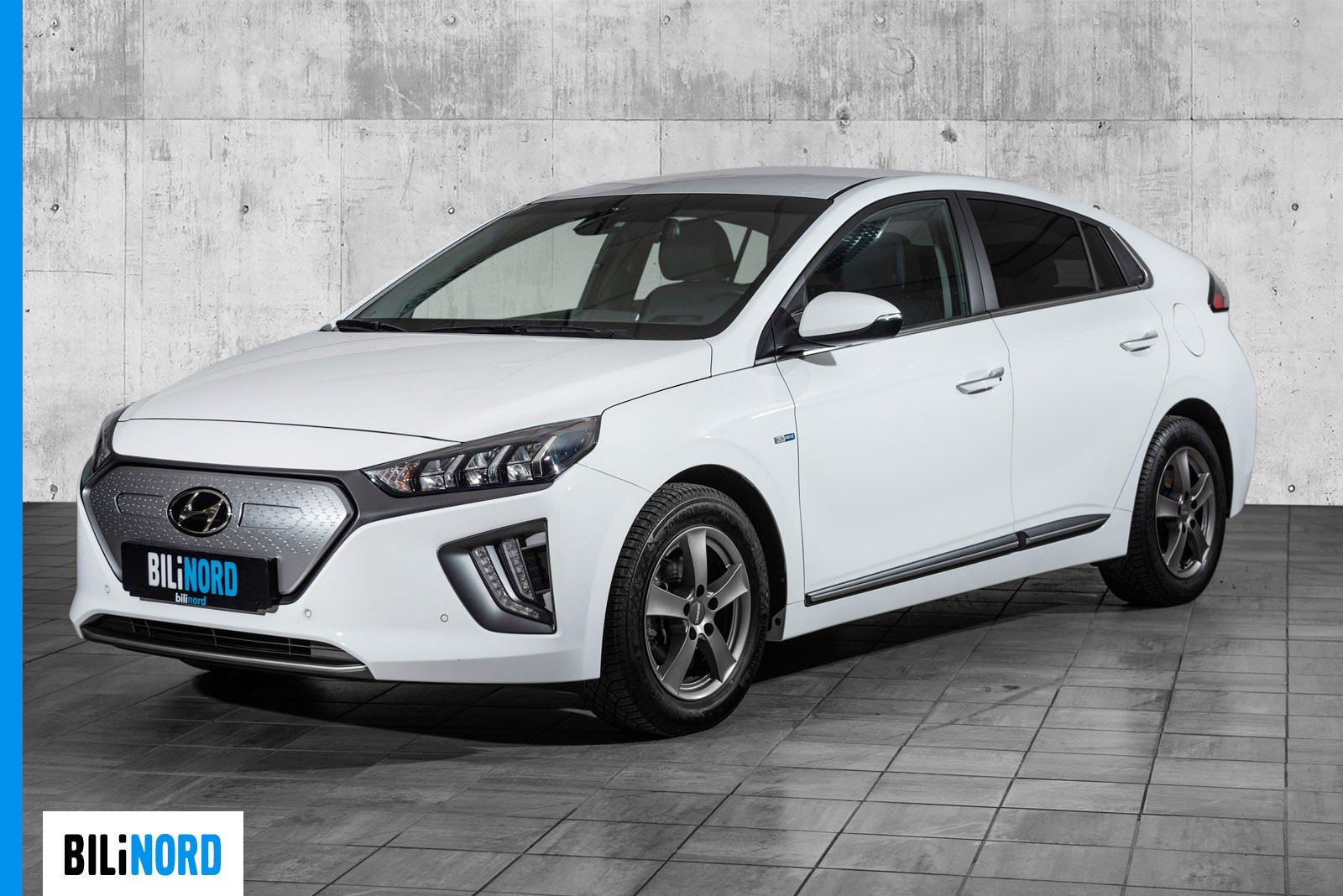 Vi har fått inn en 2021 Hyundai IONIQ Electric Premium i nydelig hvit farge!