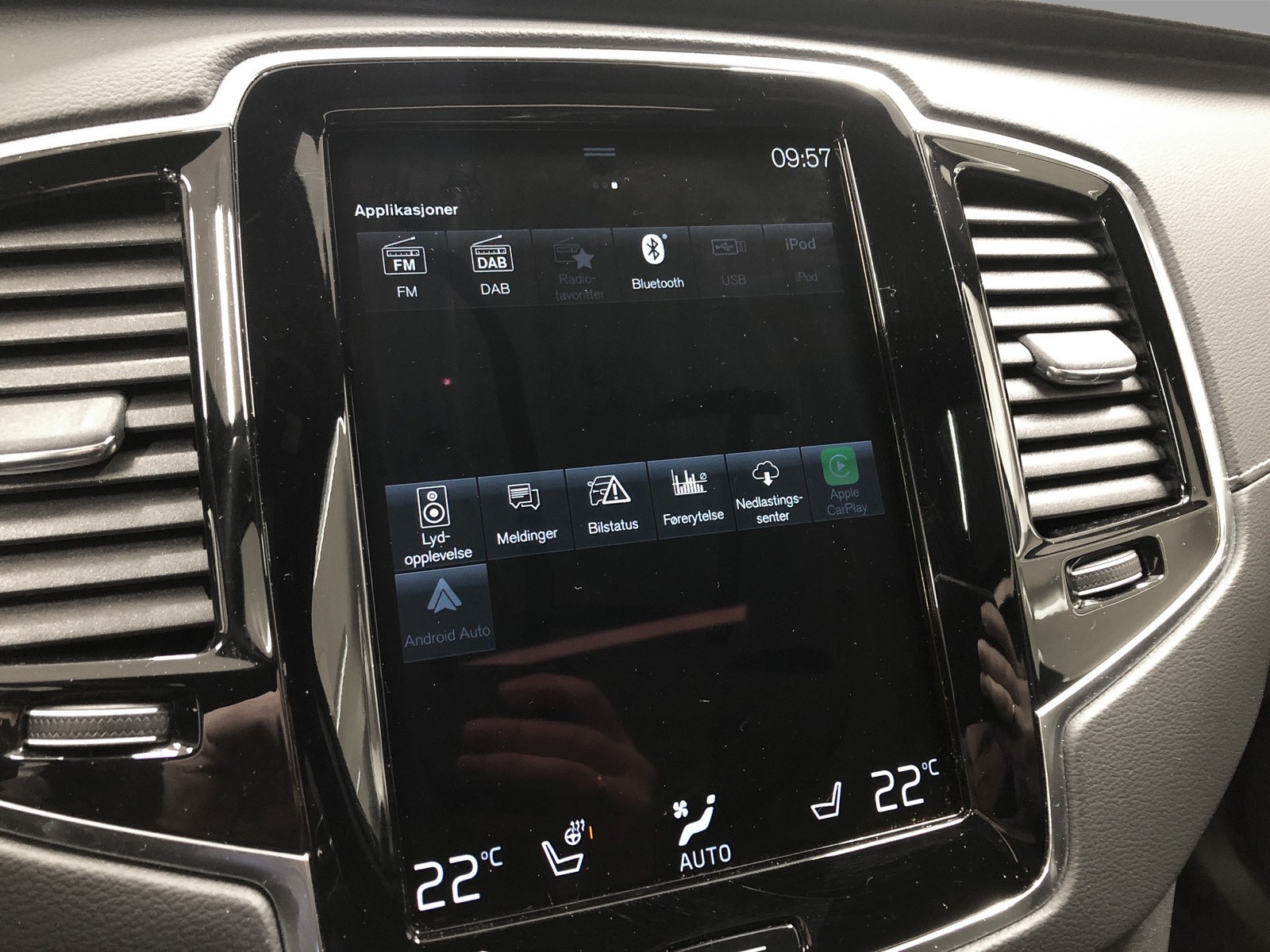 Legg merke til Apple CarPlay og Android auto