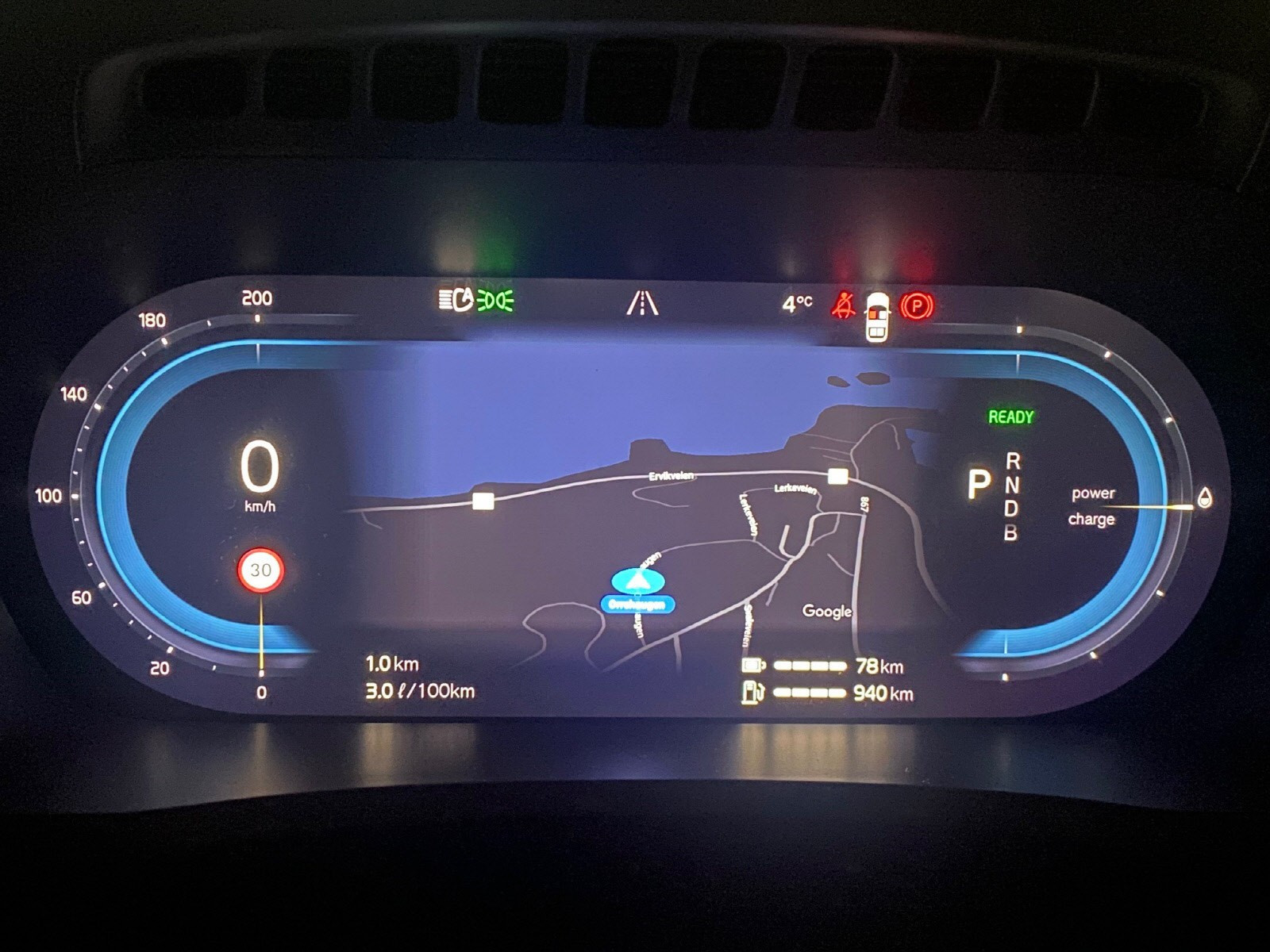 Nytt digitalt kombiinstrument med mulighet for Google kart i midten